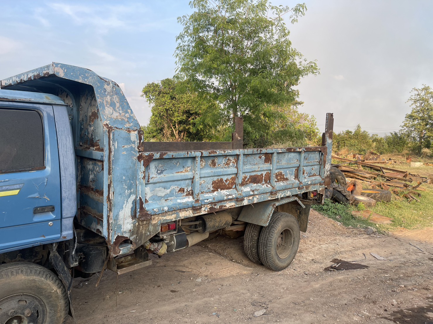 ขายชุดดั้มพร้อมกระบะ ISUZU NPR 47000  บาท พร้อมอุปกรณ์