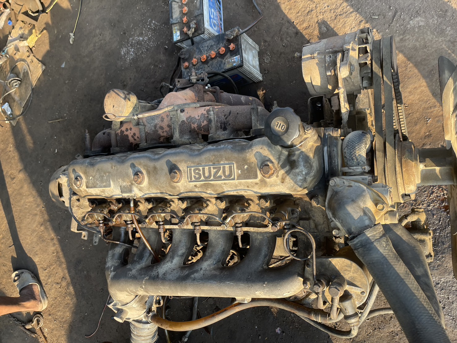 เครื่องพร้อมเกียร์ 6BD1 165 แรงม้า 45000 บาทพร้อมเกียร์