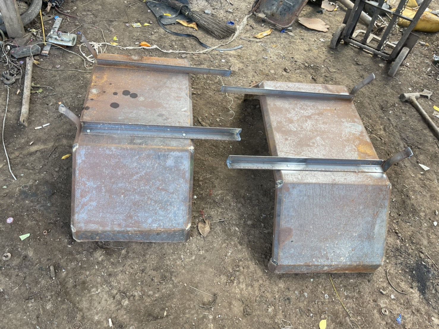 บังโครน 6 ล้อ 1 คู่ 3800 บาท