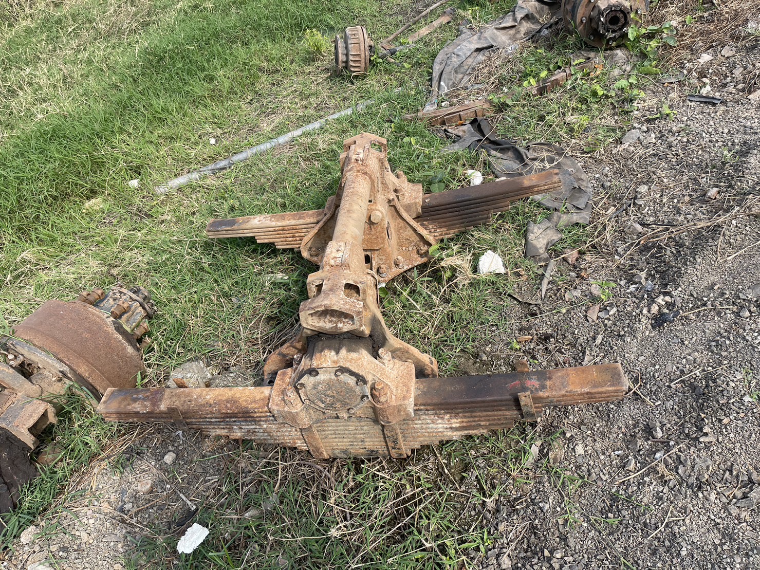 แท่นโบกี้ แหนบ ฟูโซ่ 527 โบ 28000 บาท พร้อมแขนลูกหมาก