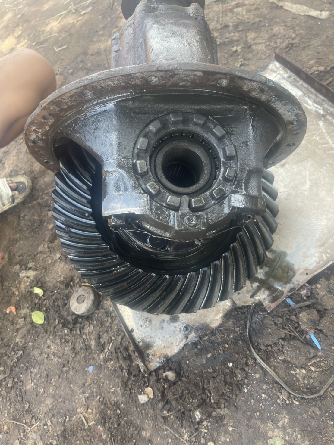 เพลา 6 ล้อ 8 น็อต HINO 7-39 ไม่มีแหนบ 1800 บาท