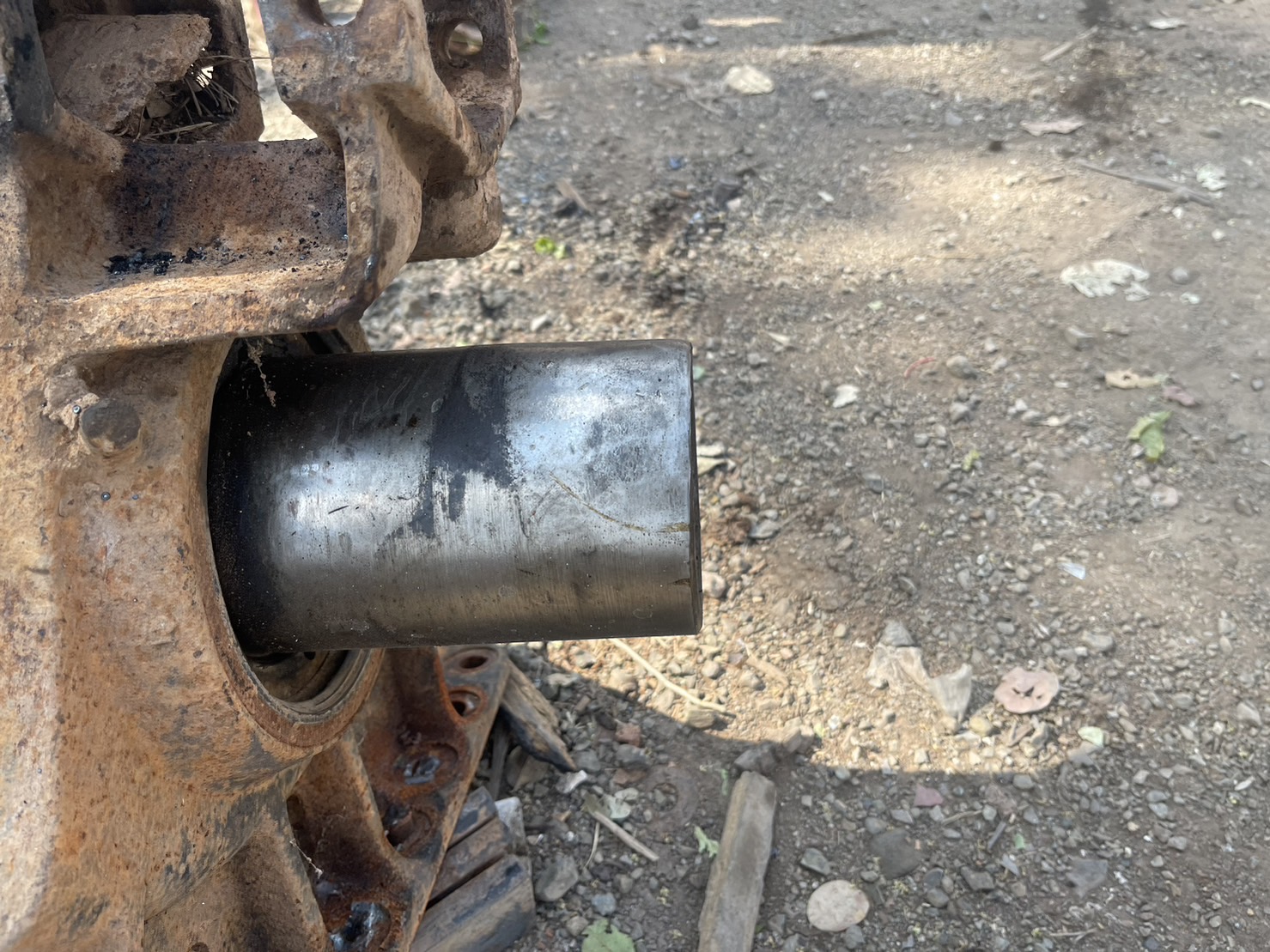 แท่นโบกี้แหนบ  ฟูโซ่ 12000 บาท พร้อมใช้งาน