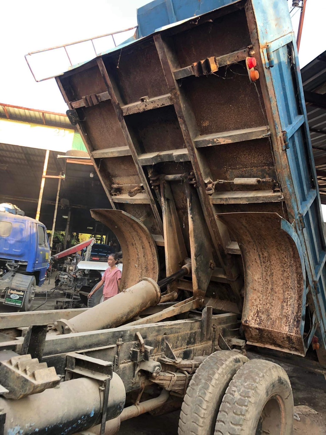 กระบะดั้ม คัสชีกว้าง80ชม ยาว 368ชม กว้าง230ชม 46000 บาท พร้อมใช้งาน