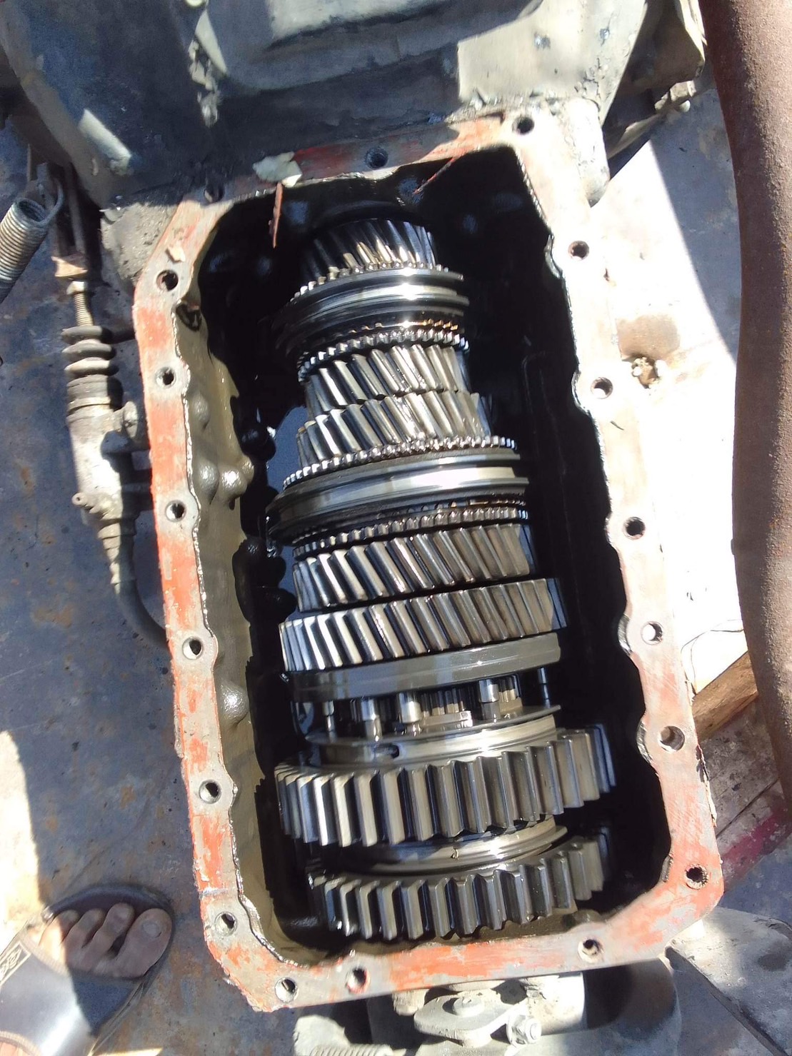 เกียร์ HINO HO 8รอบ2 7 เกียร์ถอย 25000 บาท พร้อมใช้งาน