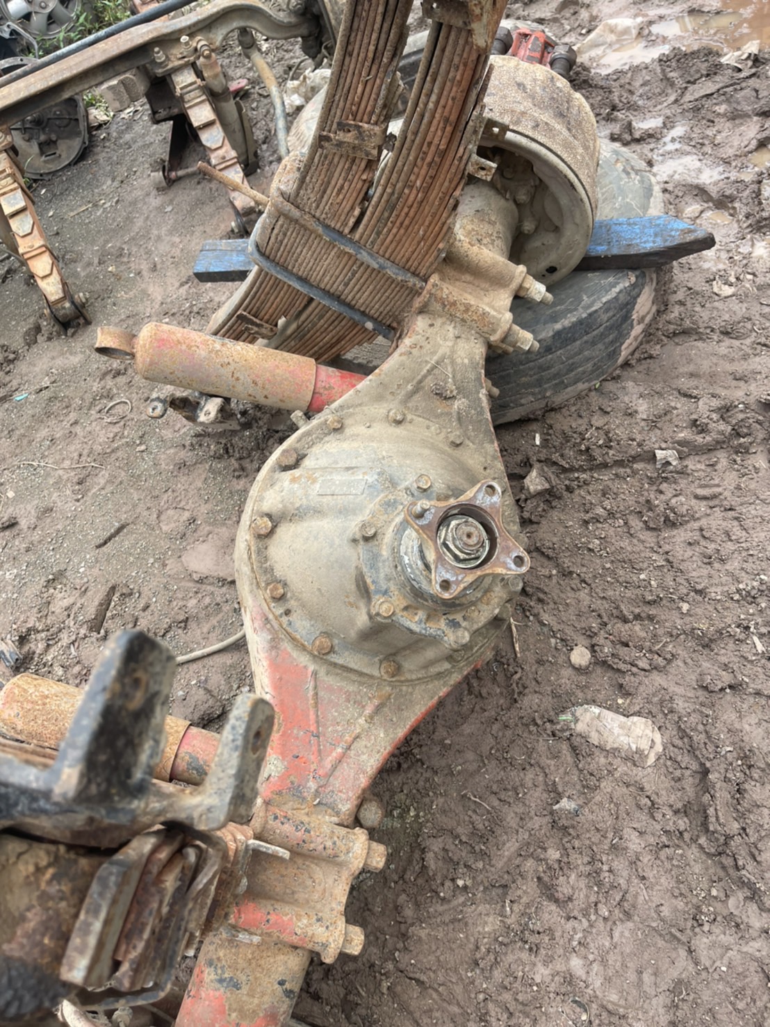 เพลา HINO FC 6 น็อต 30000 บาทพร้อมแหนบ