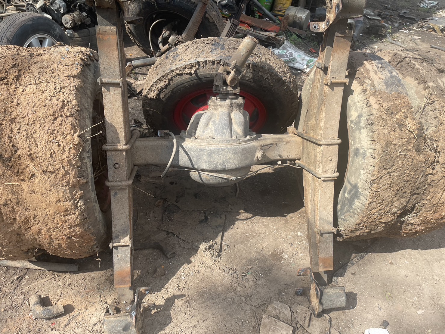 เพลา F 6 ล้อ มิตชู 25000 บาท พร้อมแหนบ