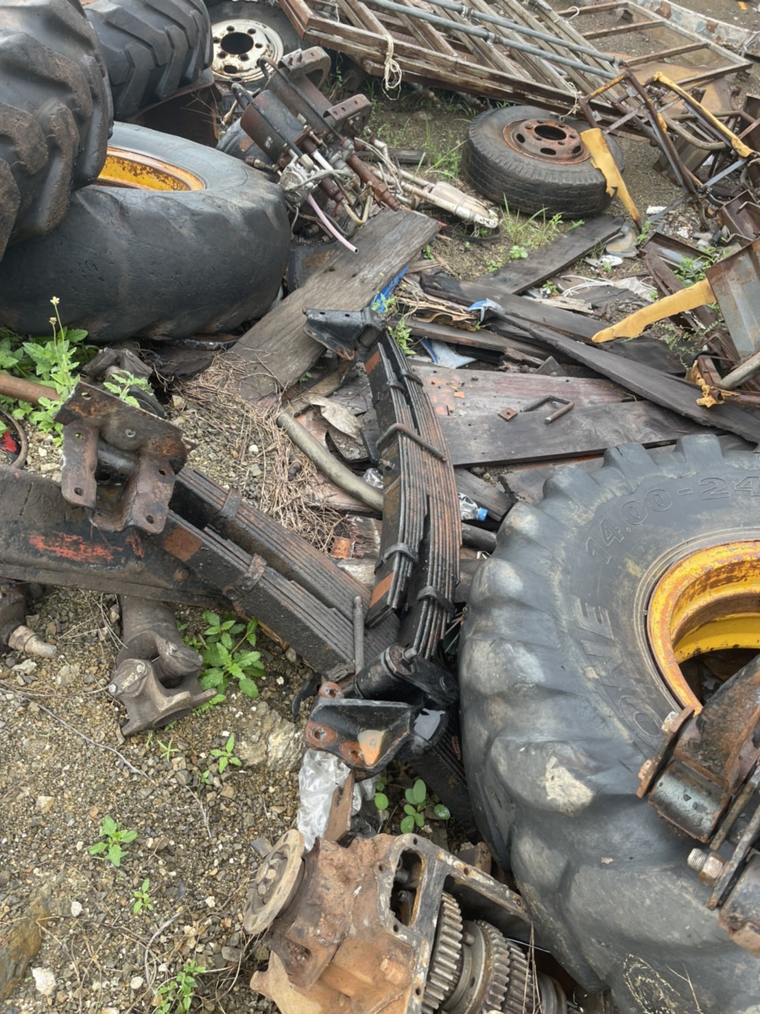 แหนบ NPR คู่หน้า 3800 บาท คู่หลัง 6500 บาท