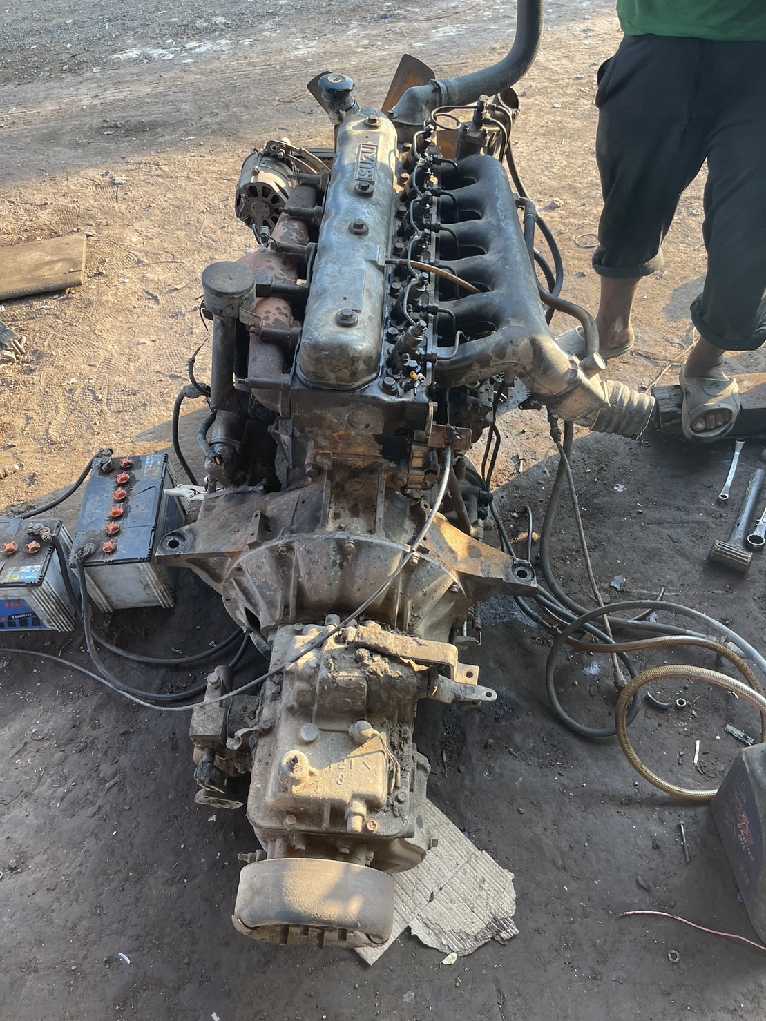 เครื่องพร้อมเกียร์ 6BD1 165 แรงม้า 45000 บาทพร้อมเกียร์