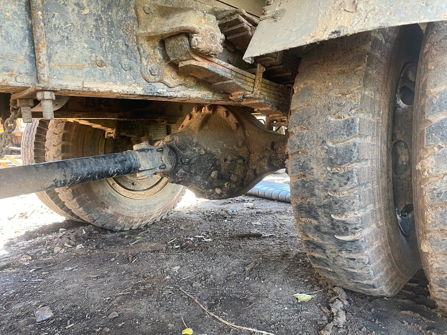 เพลา6 ล้อ 8น็อต HINO FF3H 25000 บาท พร้อมใช้งาน แหนบ6500 บาท