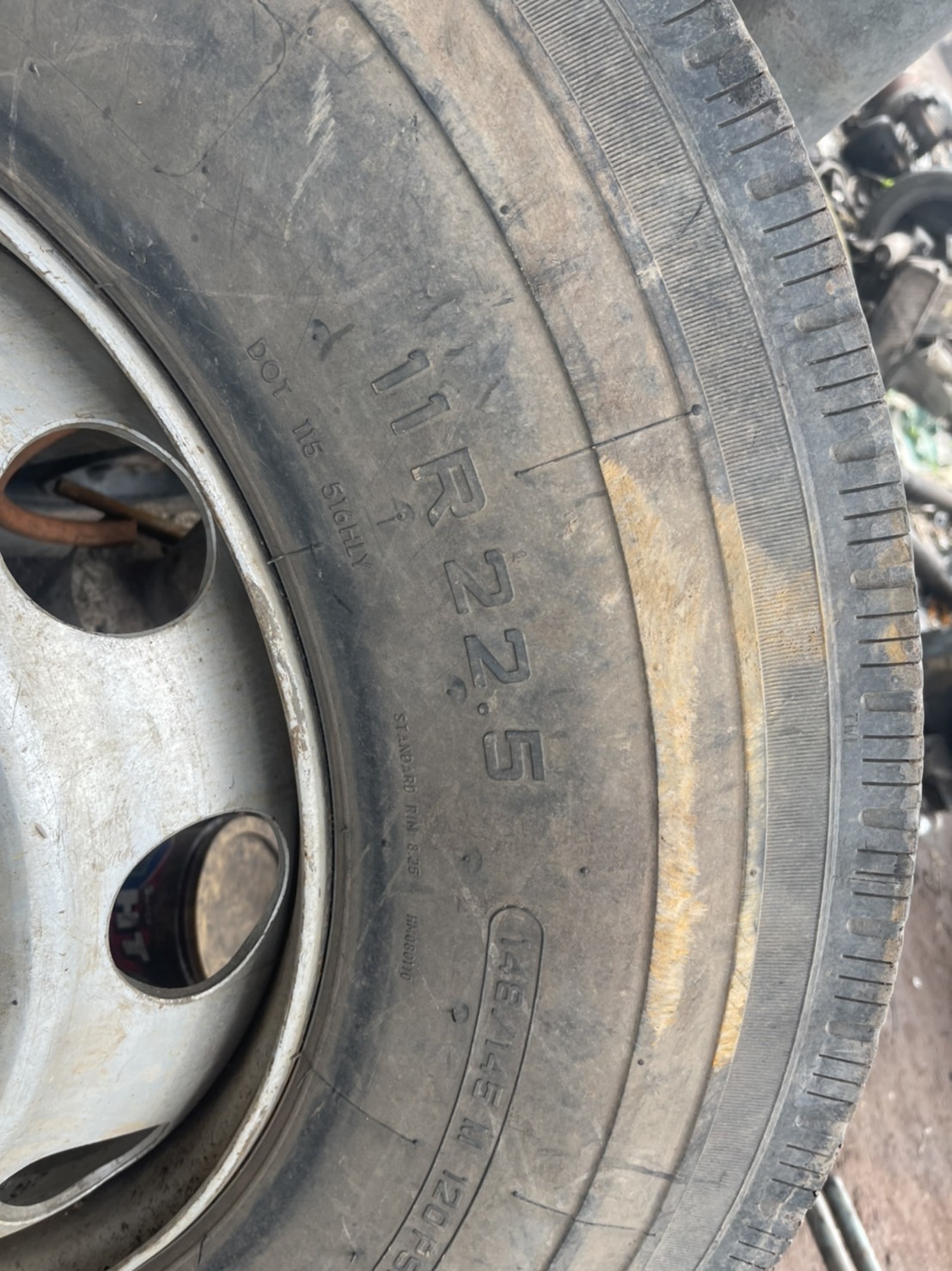 ยางพร้อมกระทะเรเดียน 10น็อต 1 คู๋ 8500 บาท 11R22.5