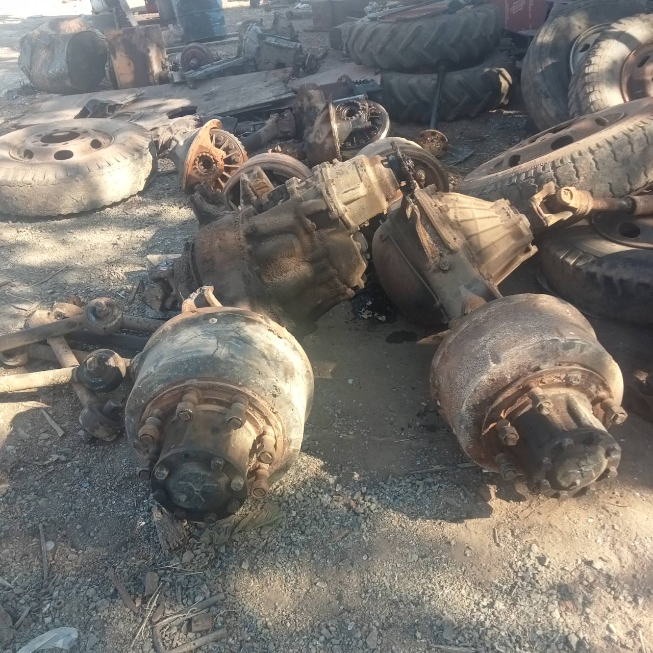 2 เพลา มิตชู80000 บาท พร้อมแท่นโบกี้แหนบ