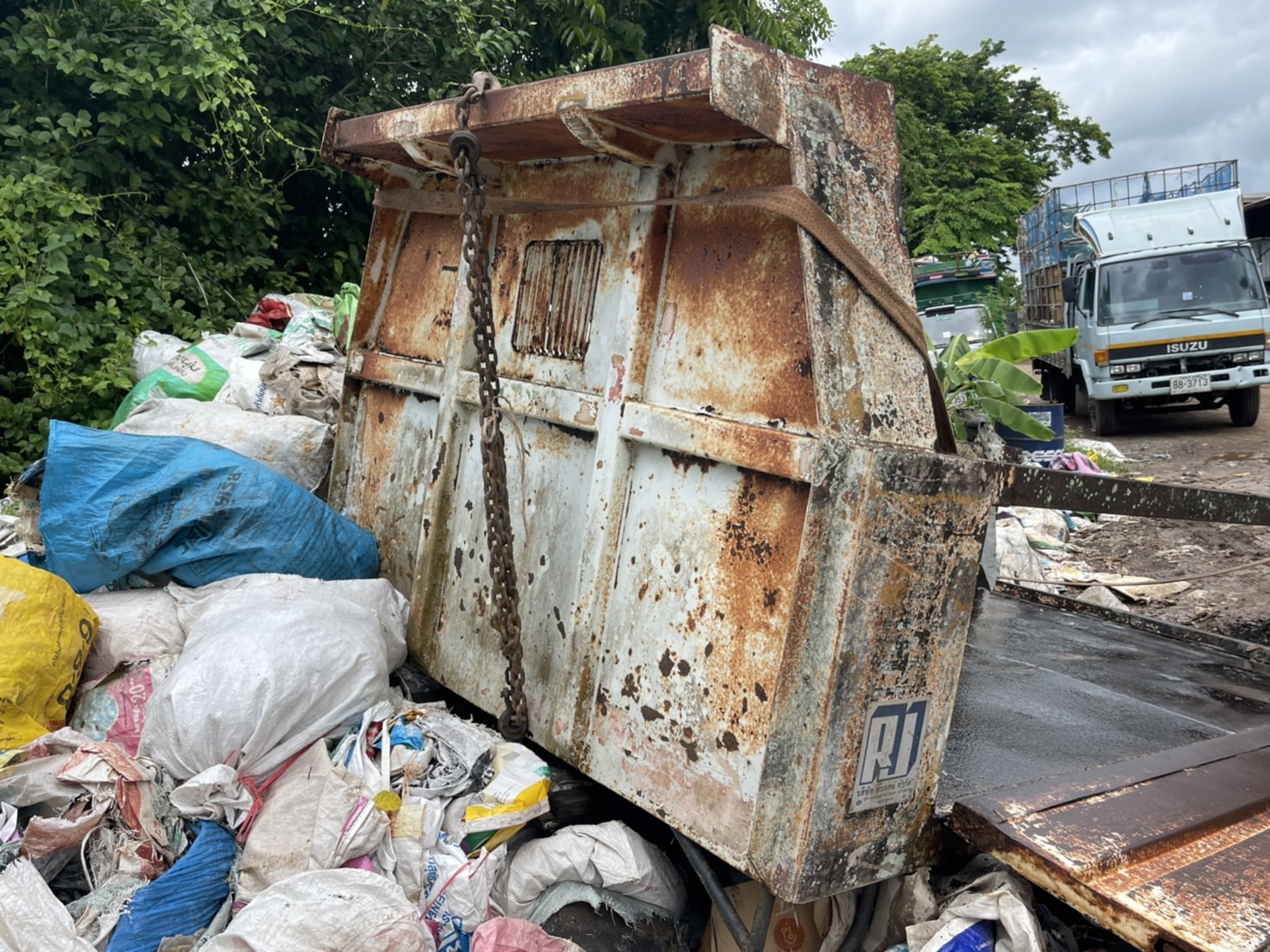 กระบะ พร้อมชุดดั้มห้างแท้ ISUZU NKR 3คิว 55000 บาท กระบะ พร้อมชุดดั้มห้างแท้ ISUZU NKR 3คิว 55000 บาท