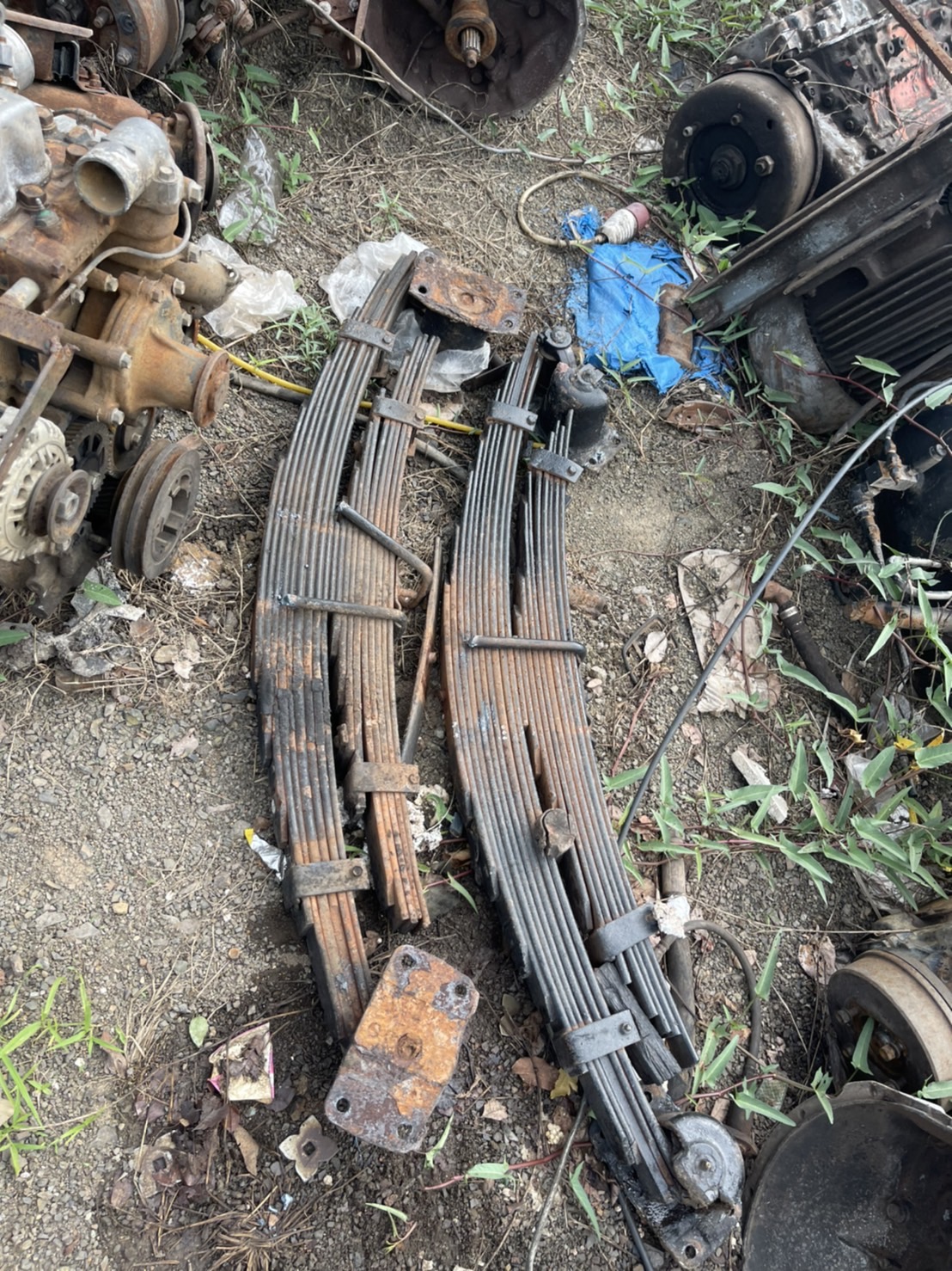 แหนบหลัง ISUZU NPR110  1 คู่ 6500 บาท