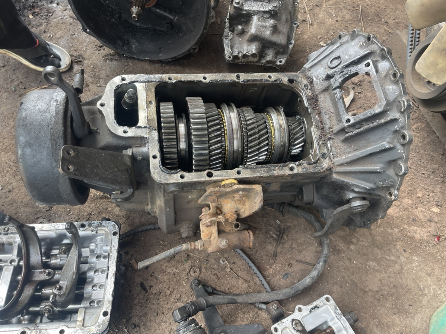 เกียร์ ISUZUร็อกกี้ 7 เกียร์ถอย 7 รอบ2 26000 บาท พร้อมใช้งาน