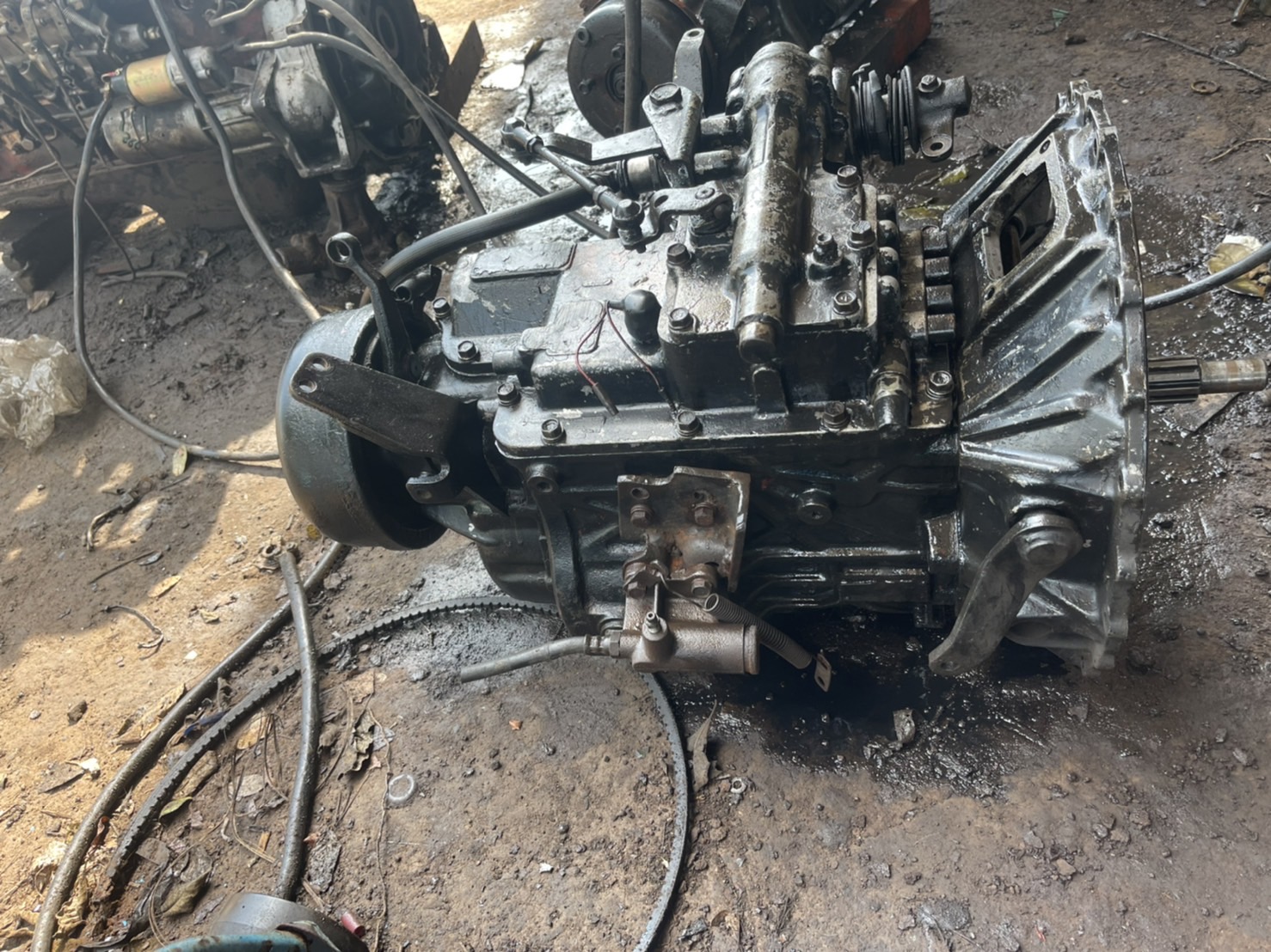 เกียร์ ISUZUร็อกกี้ 7 เกียร์ถอย 7 รอบ2 26000 บาท พร้อมใช้งาน