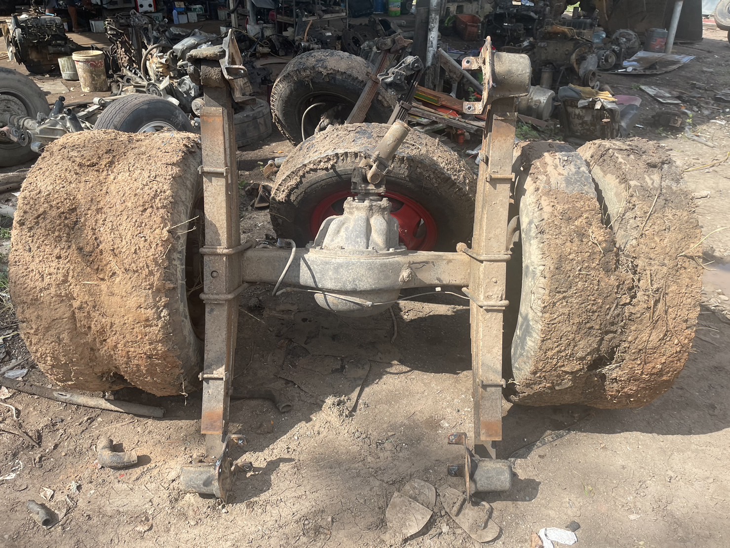 เพลา F 6 ล้อ มิตชู 25000 บาท พร้อมแหนบ