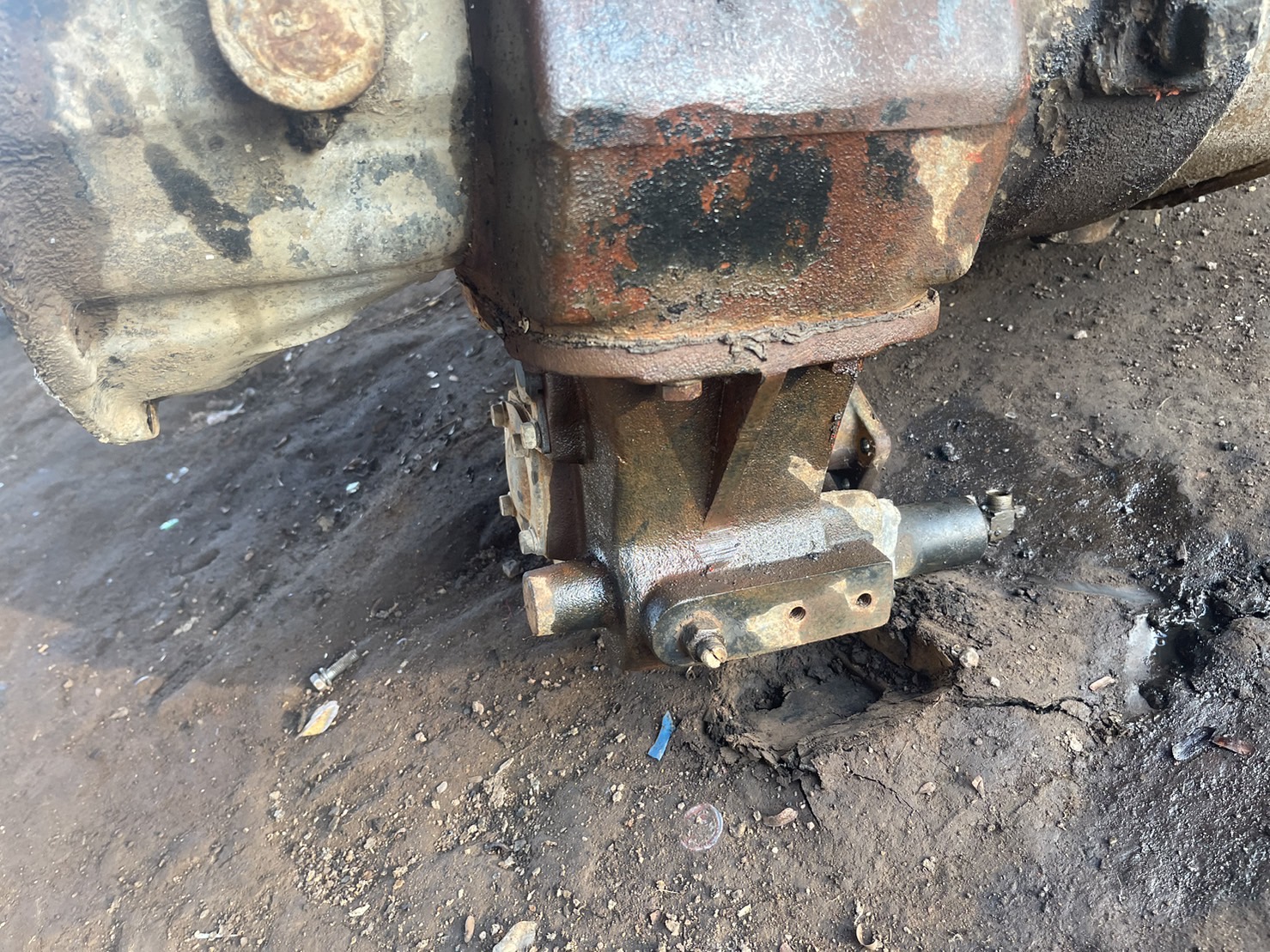 เกียร์ อิตัน ขายตามสภาพ 25000 บาท เฟื่องมีแตก