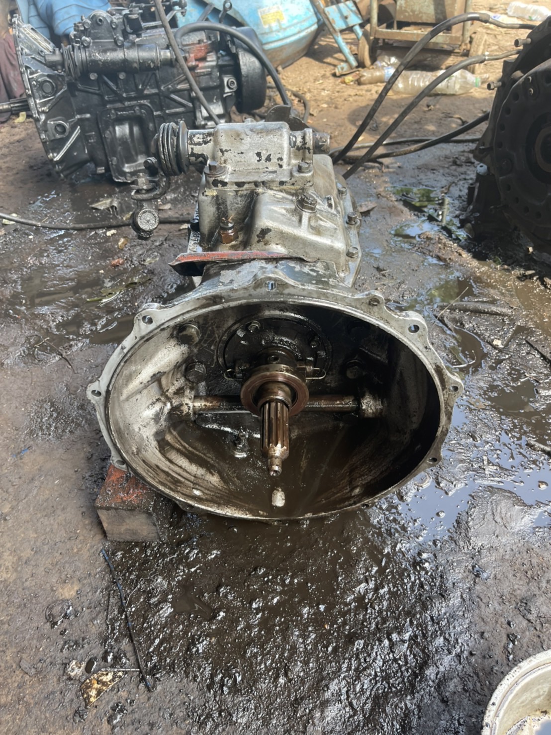 เกียร์ HINO EH 7 เกียร์ถอย 18000 บาท ร้อมใช้งาน