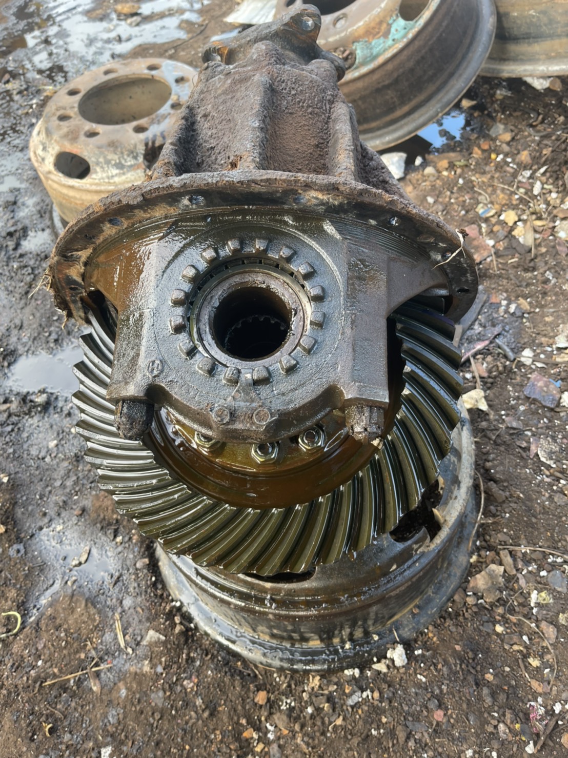 เพลา6 ล้อ 8น็อต ISUZU 200 เพลา6 ล้อ 8น็อต ISUZU 200