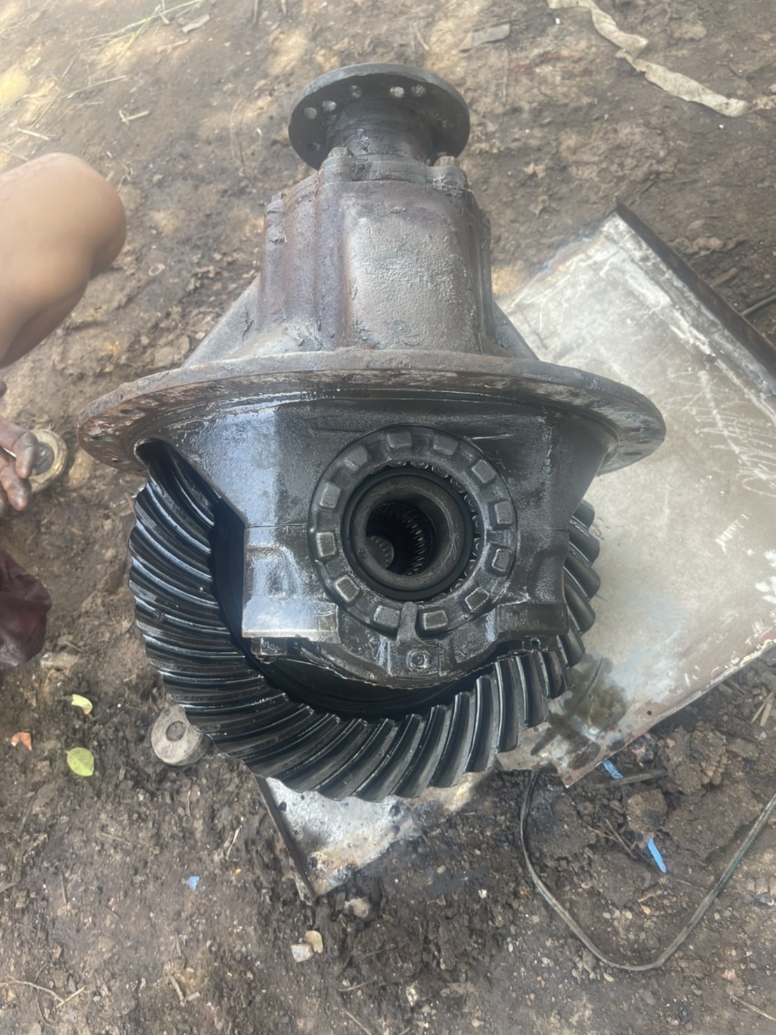 เพลา 6 ล็อ HINO 8 น็อต เฟิ้อง 7-39 25000 บาท พร้อมแหนบ