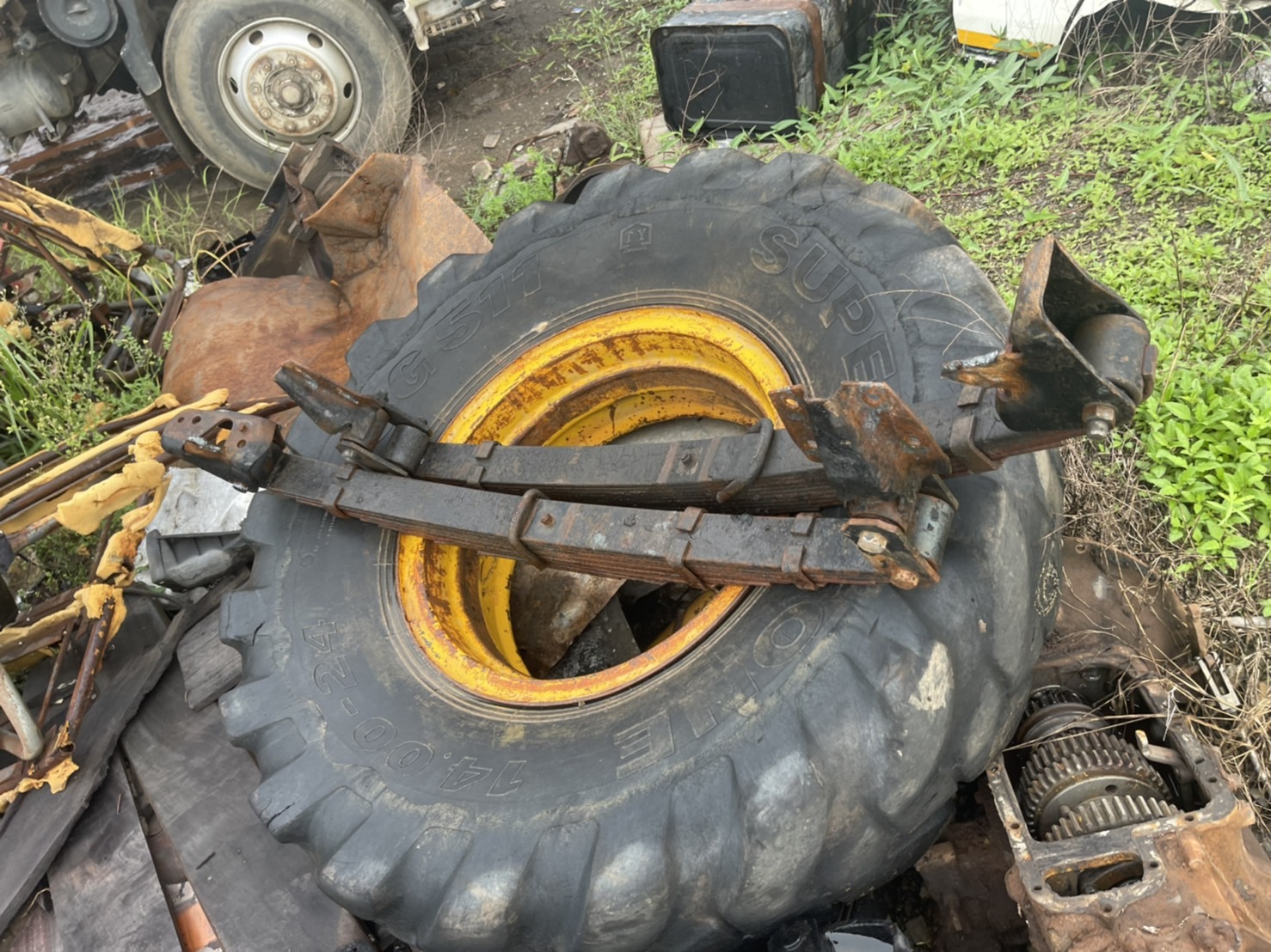 แหนบ NPR คู่หน้า 3800 บาท คู่หลัง 6500 บาท