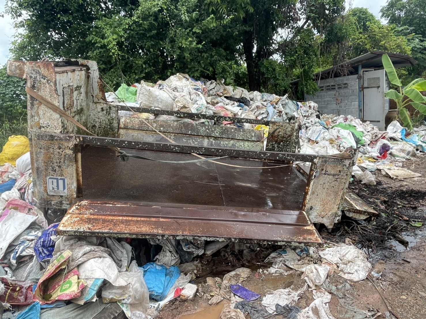 กระบะ พร้อมชุดดั้มห้างแท้ ISUZU NKR 3คิว 55000 บาท กระบะ พร้อมชุดดั้มห้างแท้ ISUZU NKR 3คิว 55000 บาท