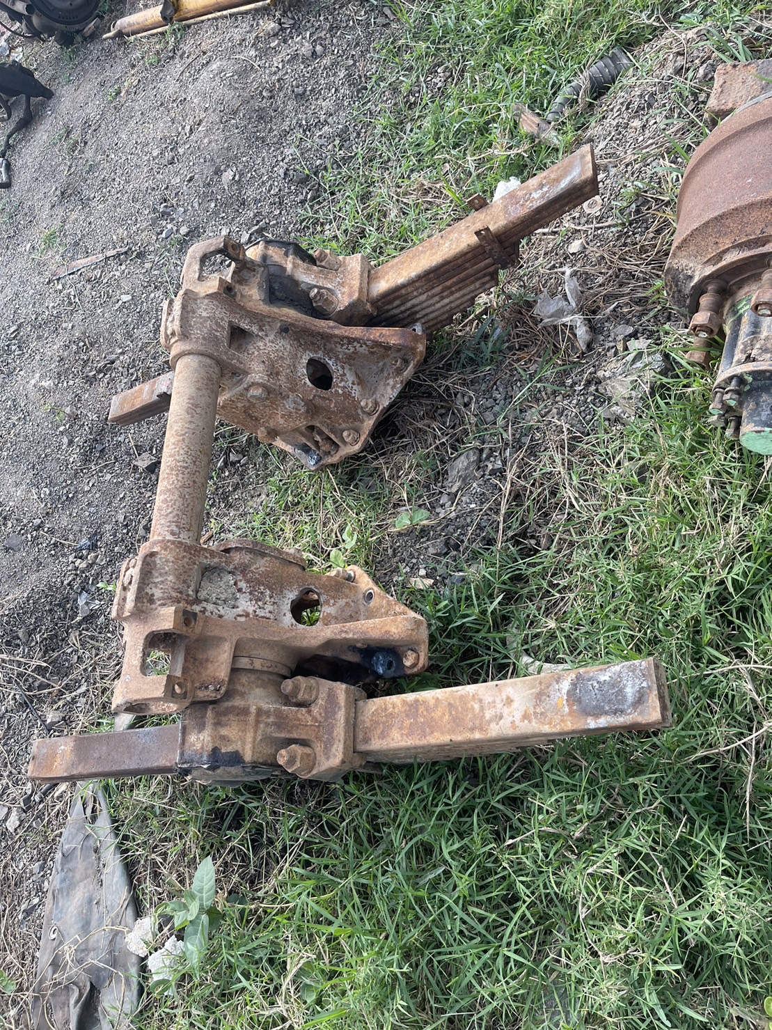 แท่นโบกี้ แหนบ ฟูโซ่ 527 โบ 28000 บาท พร้อมแขนลูกหมาก