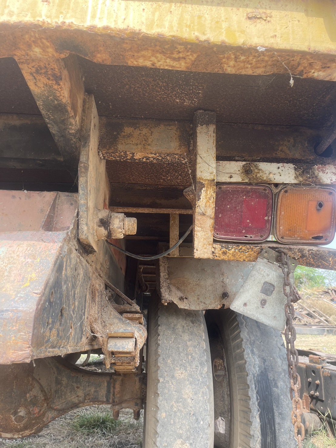 แยกขายชุดกระบะ ดั้ม 6 ล้อ HINON 55000 บาท คัสชี 81 ชม ยาว 4.10 เมตร กว้าง 2.19 เมตร สูง70ชม