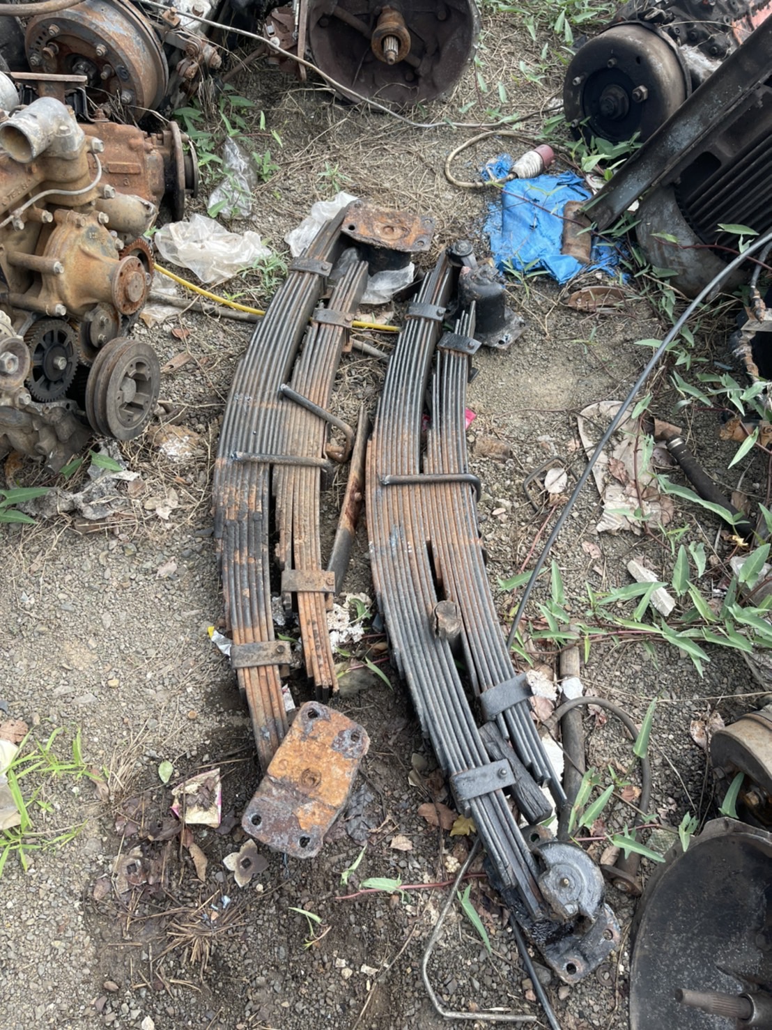 แหนบหลัง ISUZU NPR110  1 คู่ 6500 บาท