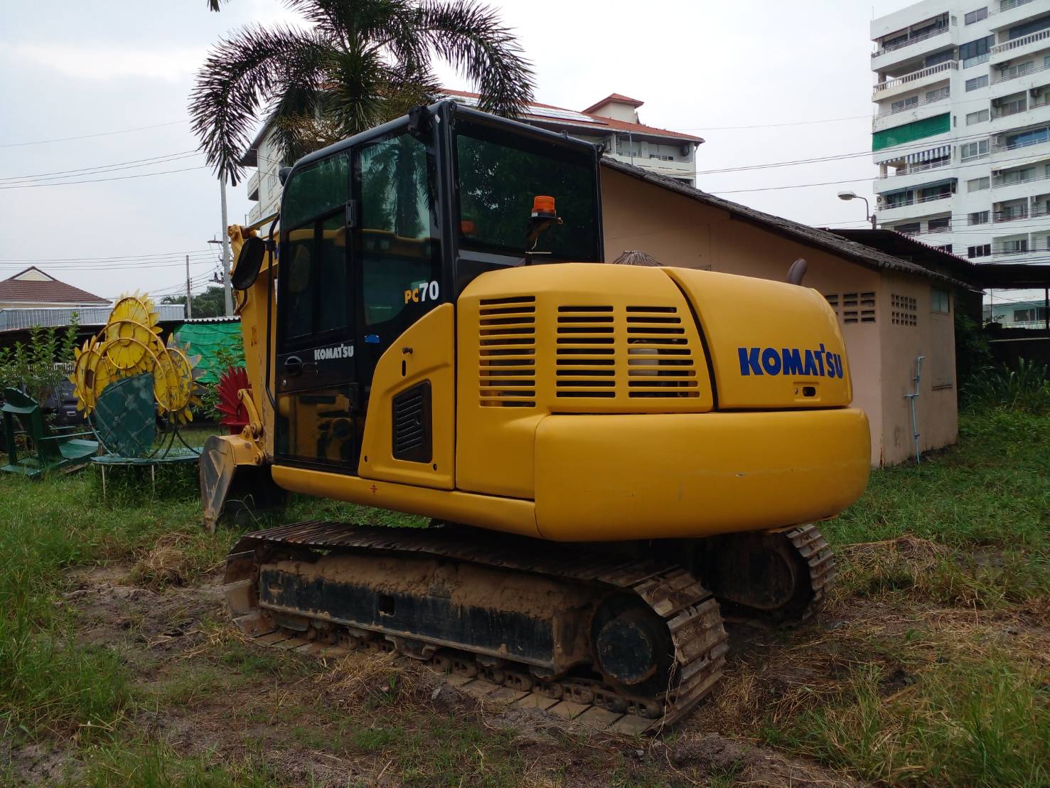 ขายรถแบคโฮ KOMATSU PC70-8 สภาพพร้อมไช้ ขายรถแบคโฮ KOMATSU PC70-8 สภาพพร้อมไช้