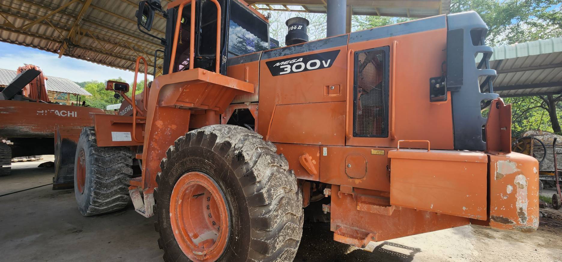 ขายรถตัก แดวู MG300V สวยพร้อมไช้ออกใหม่ป้ายแดงเอกสารทะเบียน