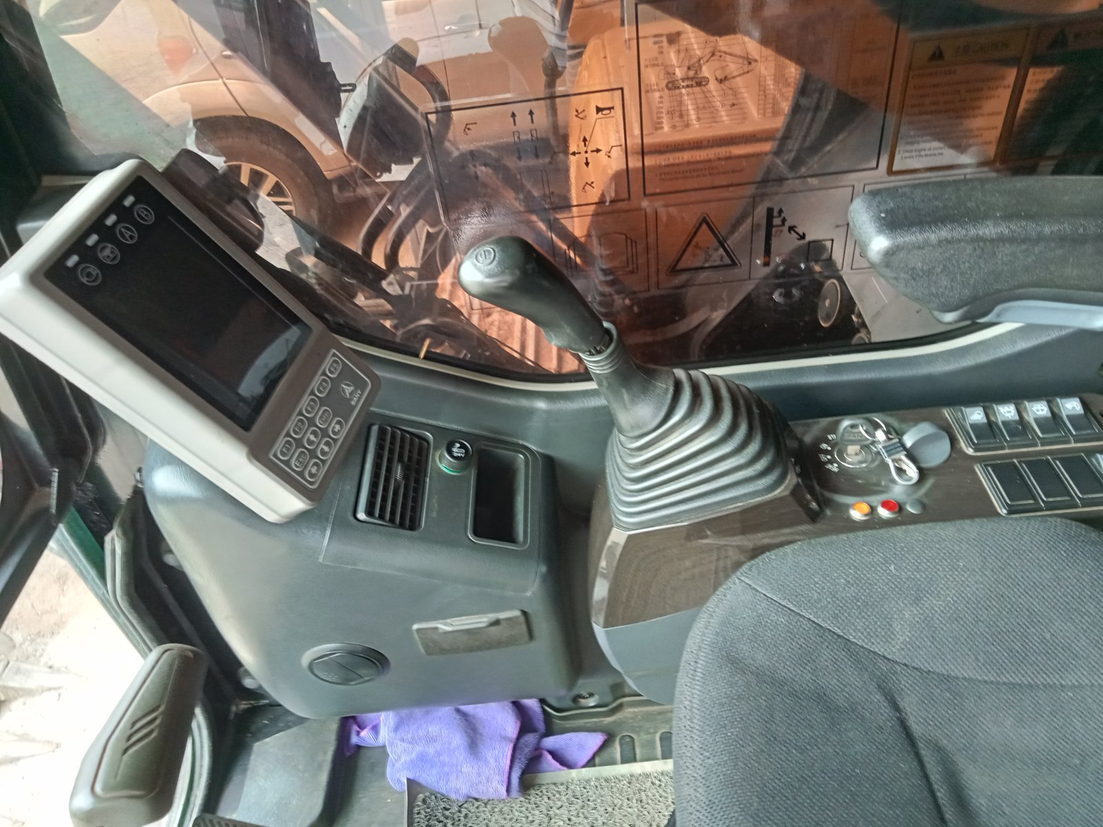 ขายรถแบคโฮ .SANY SY215C ชม.5ก่วารถออก3ปี ขายรถแบคโฮ .SANY SY215C ชม.5ก่วารถออก3ปี