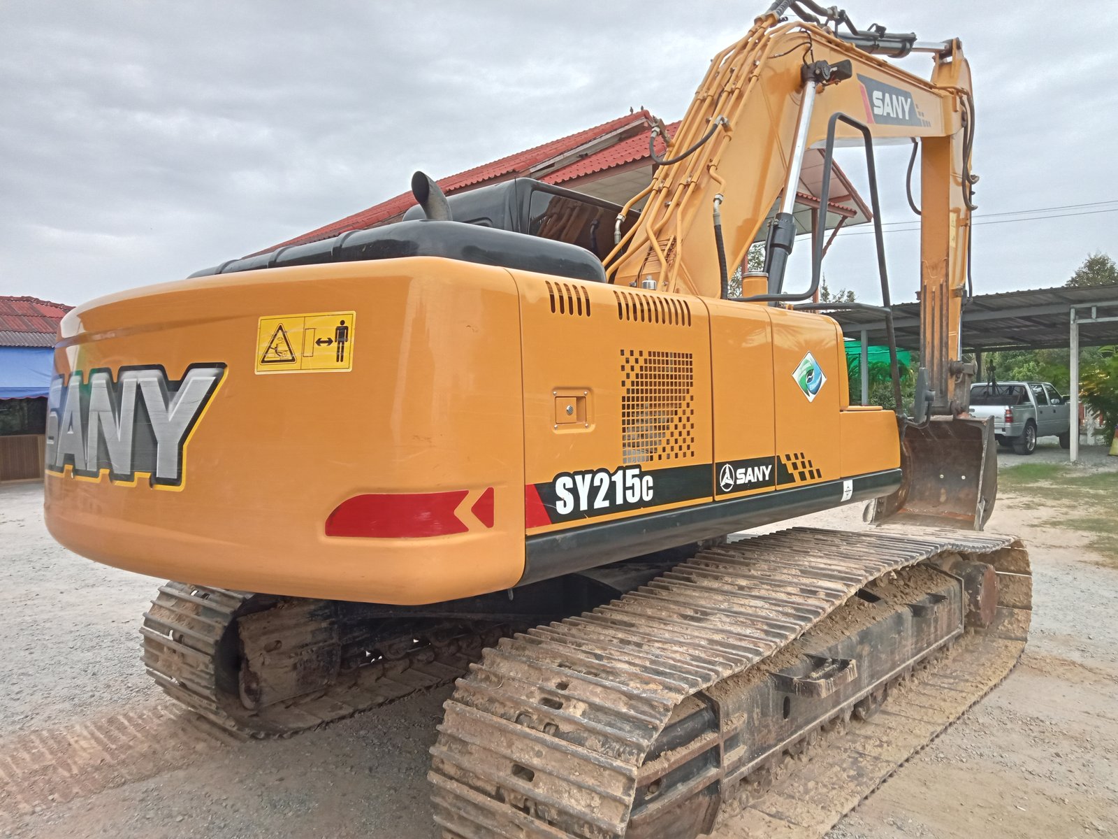 ขายรถแบคโฮ .SANY SY215C ชม.5ก่วารถออก3ปี ขายรถแบคโฮ .SANY SY215C ชม.5ก่วารถออก3ปี