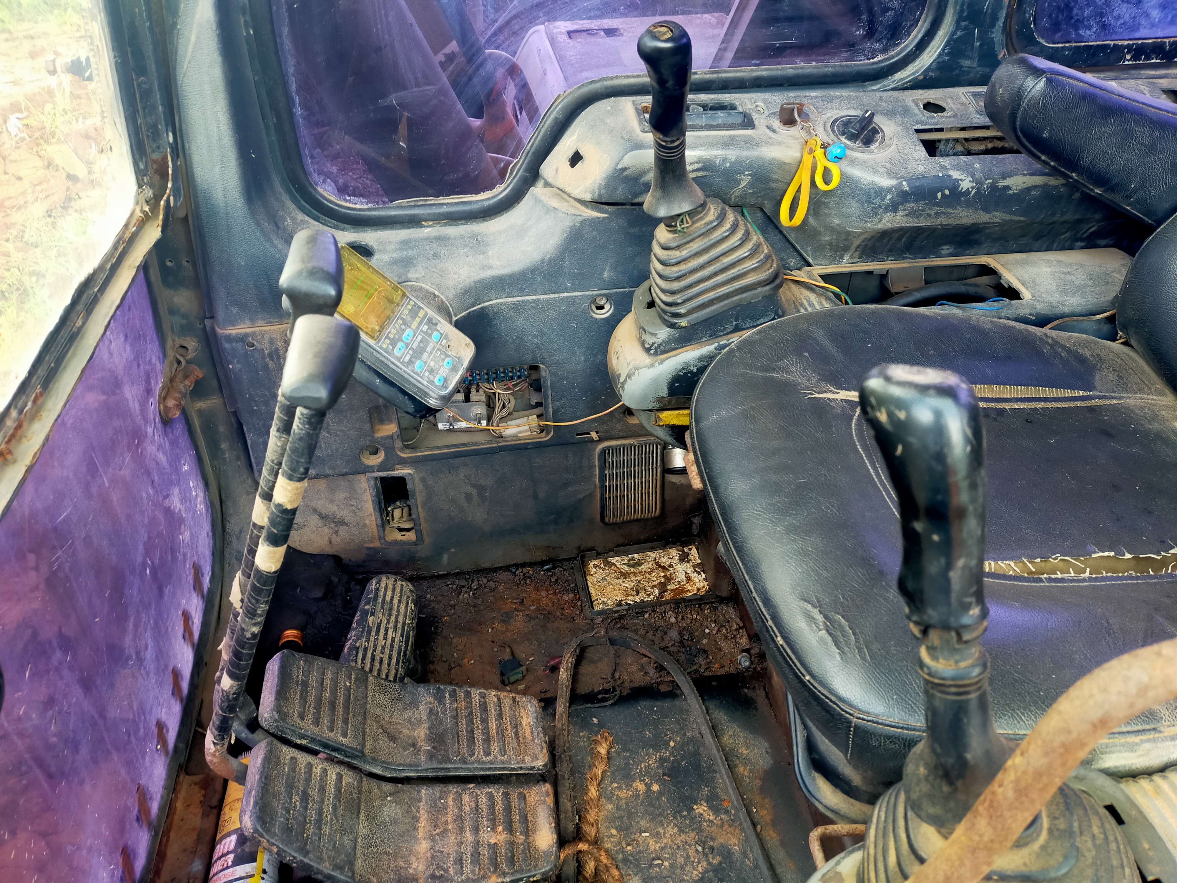 ขายรถแบคโฮ KOMATSU PC200-6 ไฟฟ้าเต็ม เดิมๆเอกสารแจ้งจำหน่าย