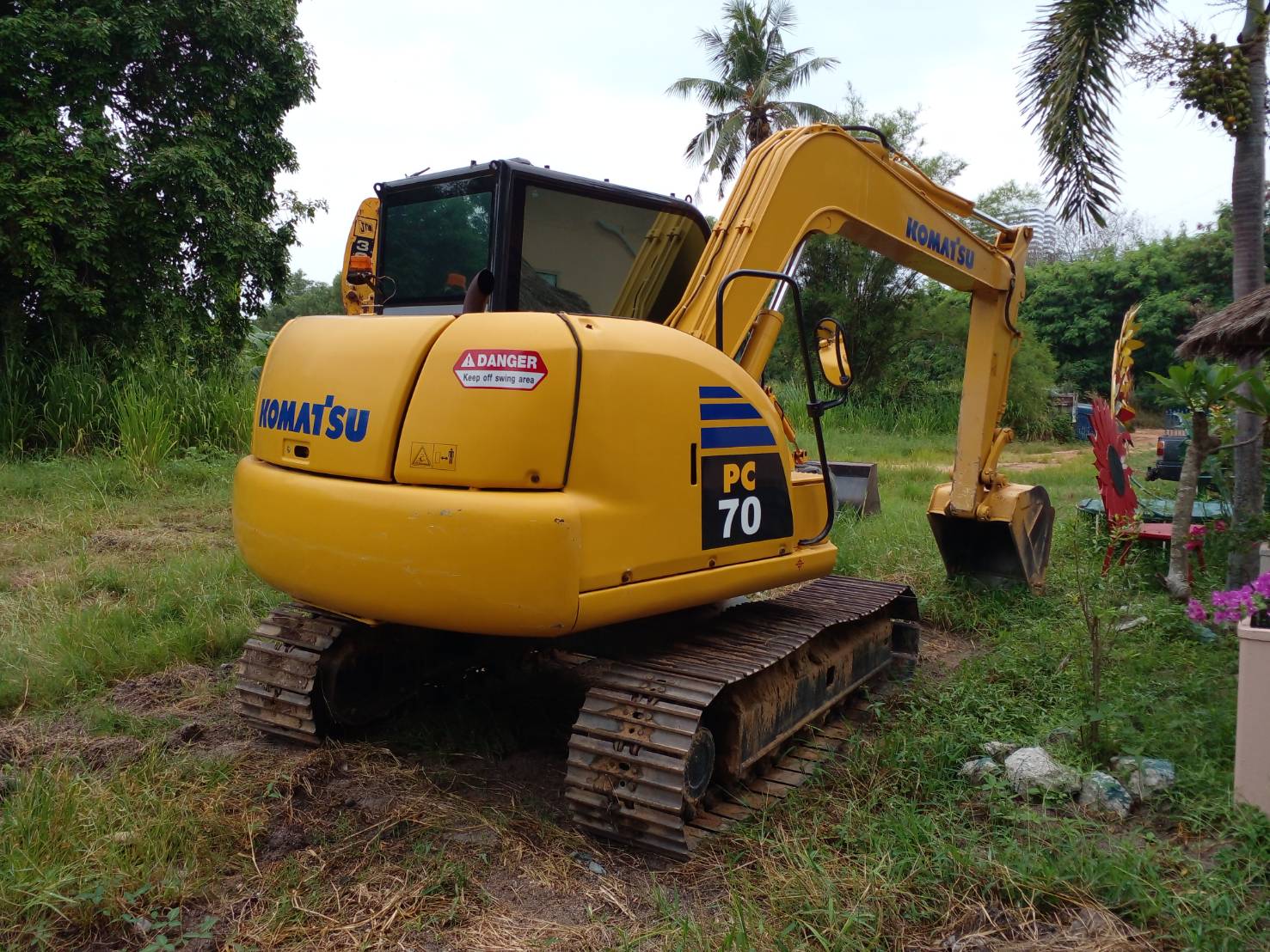 ขายรถแบคโฮ KOMATSU PC70-8 สภาพพร้อมไช้ ขายรถแบคโฮ KOMATSU PC70-8 สภาพพร้อมไช้