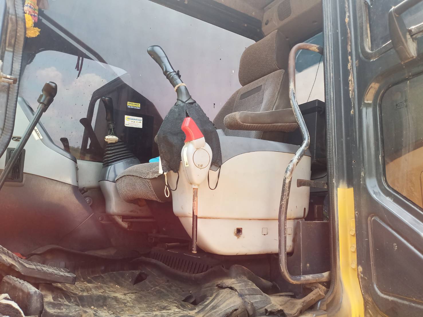 ขายรถแบคโฮ komatsu pc200-7 เอกสารเล่มทะเบียน