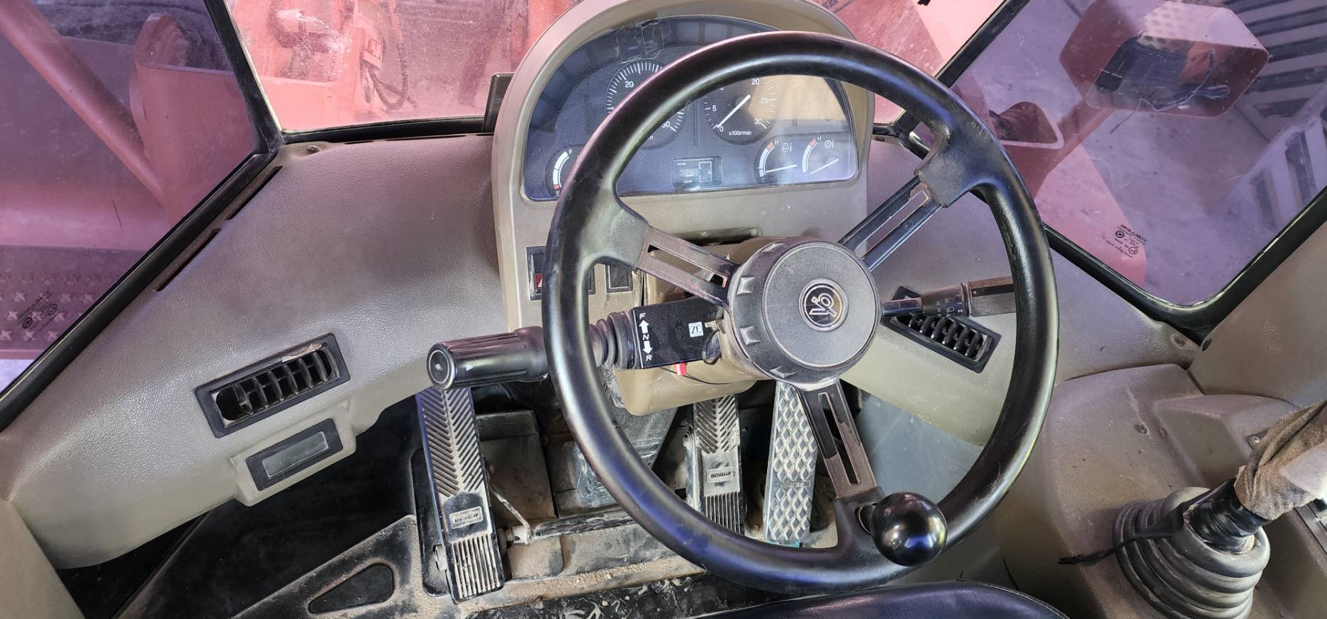 ขายรถตัก แดวู MG300V สวยพร้อมไช้ออกใหม่ป้ายแดงเอกสารทะเบียน