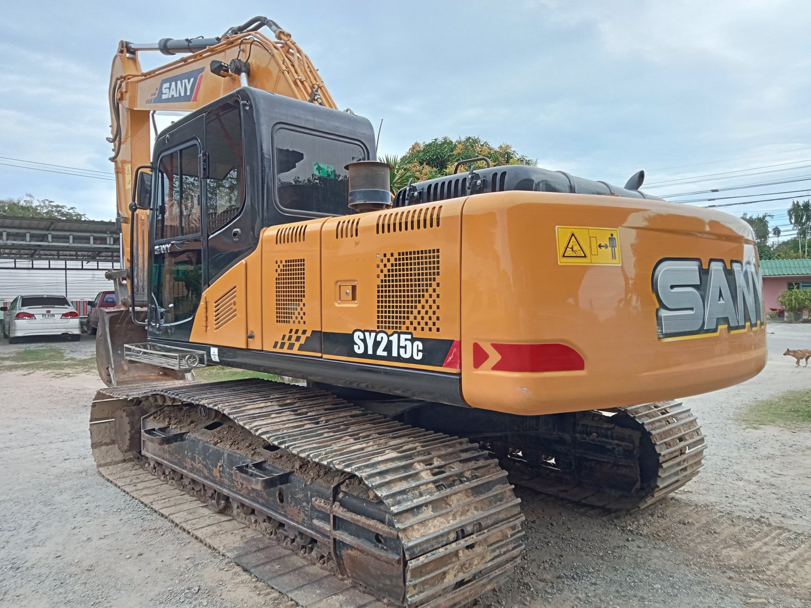 ขายรถแบคโฮ .SANY SY215C ชม.5ก่วารถออก3ปี ขายรถแบคโฮ .SANY SY215C ชม.5ก่วารถออก3ปี