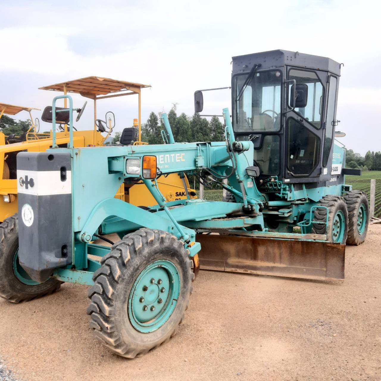 ขายรถเกรด Komarsu GD405A-2 เก่านอก