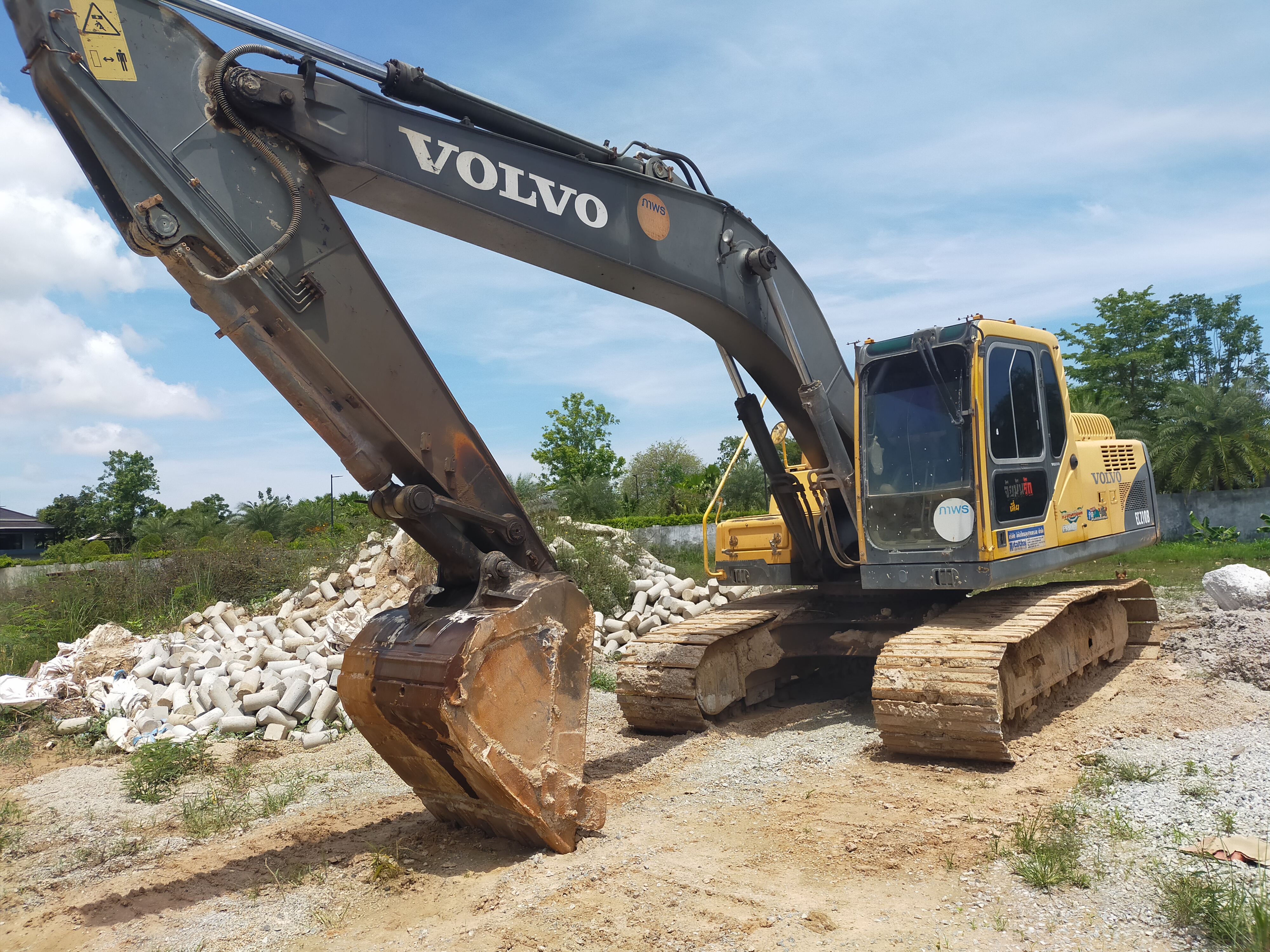 ขายรถแบคโฮ VOLVO 210d prime