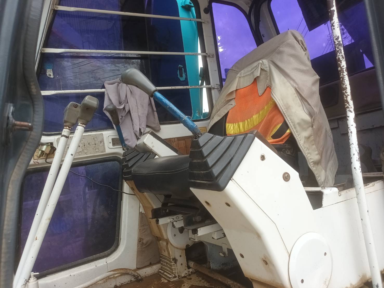 ขายรถแบคโฮ Kobelco sk120-3 ขายรถแบคโฮ Kobelco sk120-3