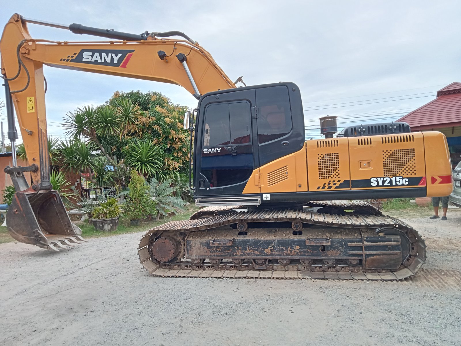 ขายรถแบคโฮ .SANY SY215C ชม.5ก่วารถออก3ปี