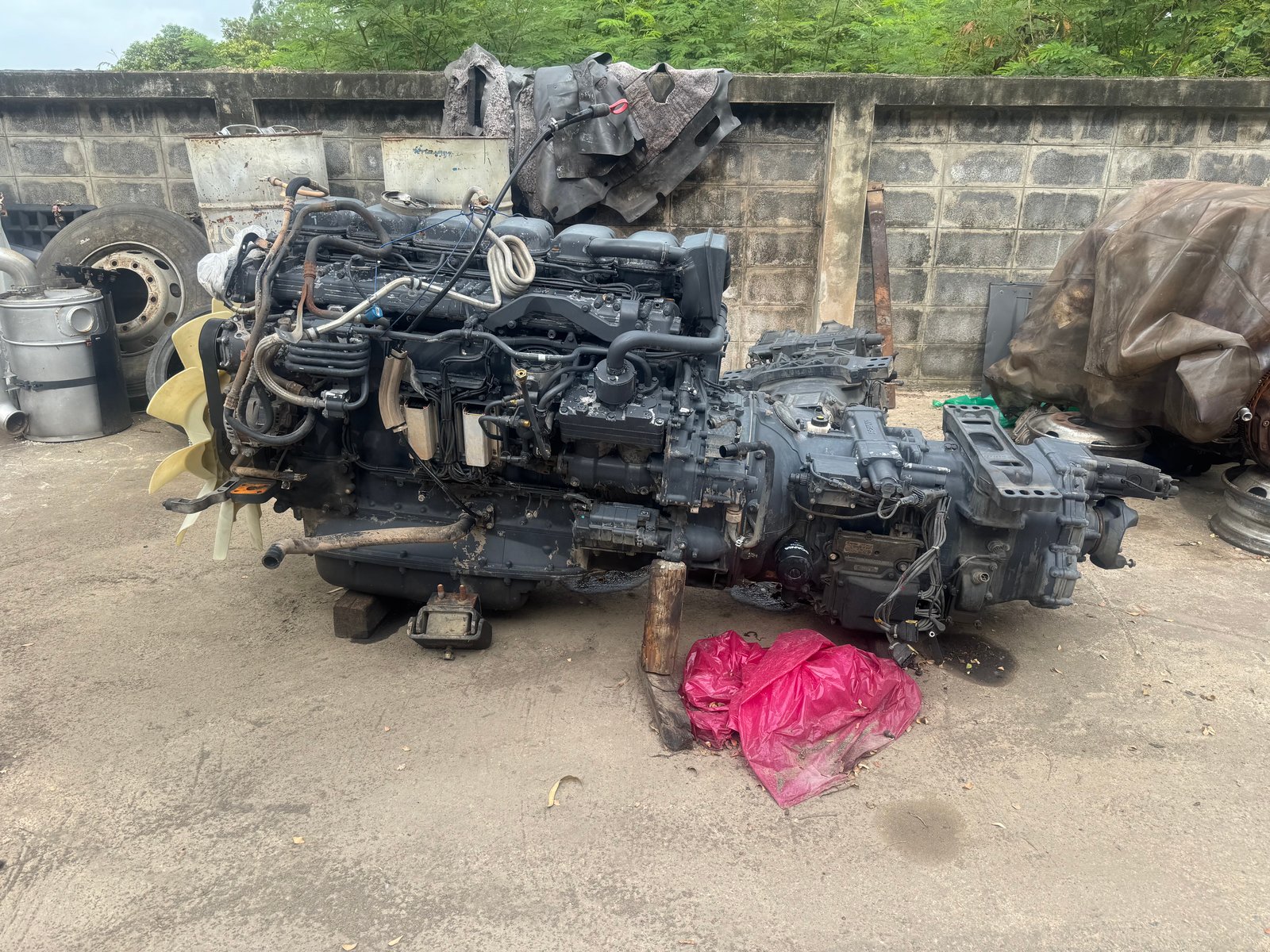 ขายเครื่องพร้อมเกียร์ scania p360 DC13 ยกลง รถศูนย์ไทยวิ่ง200,000 ขาย 330,000 อู่ช่างหน่อง ขายเครื่องพร้อมเกียร์ scania p360 DC13 ยกลง รถศูนย์ไทยวิ่ง200,000 ขาย 330,000 อู่ช่างหน่อง