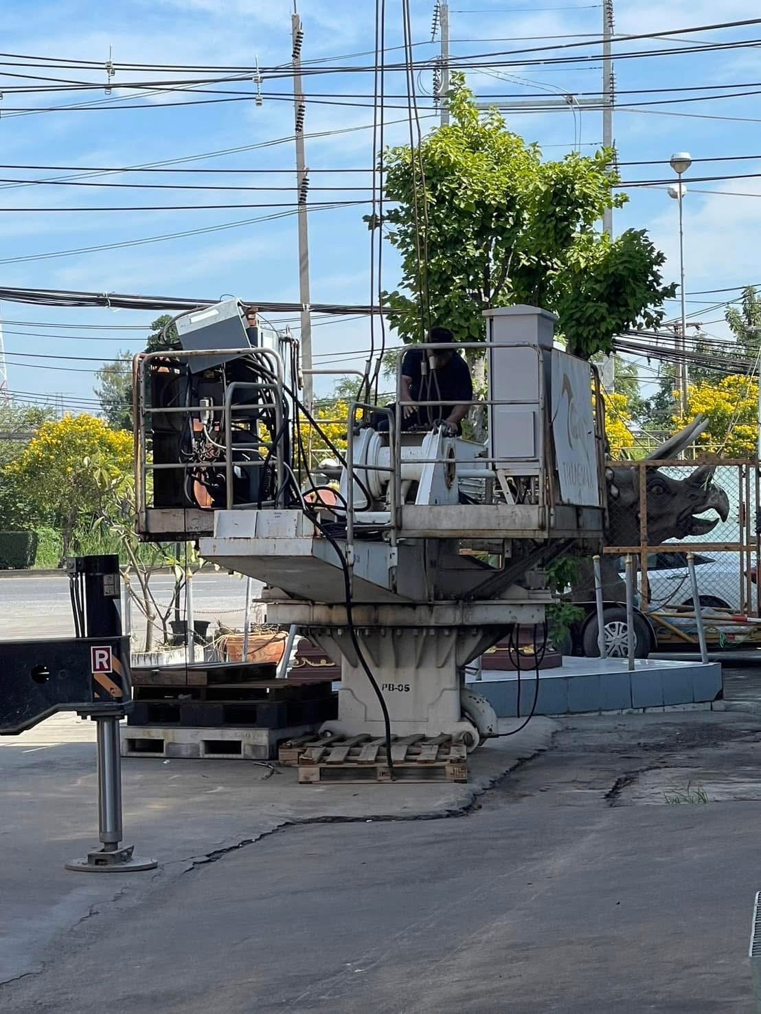 เครนปั้มปูน TRUEMAX PB-051 Placing cement Boom 51m ฐานท่อละ10เมตร4ท่อน เครนปั้มปูน สร้างตึก ขาย900,0