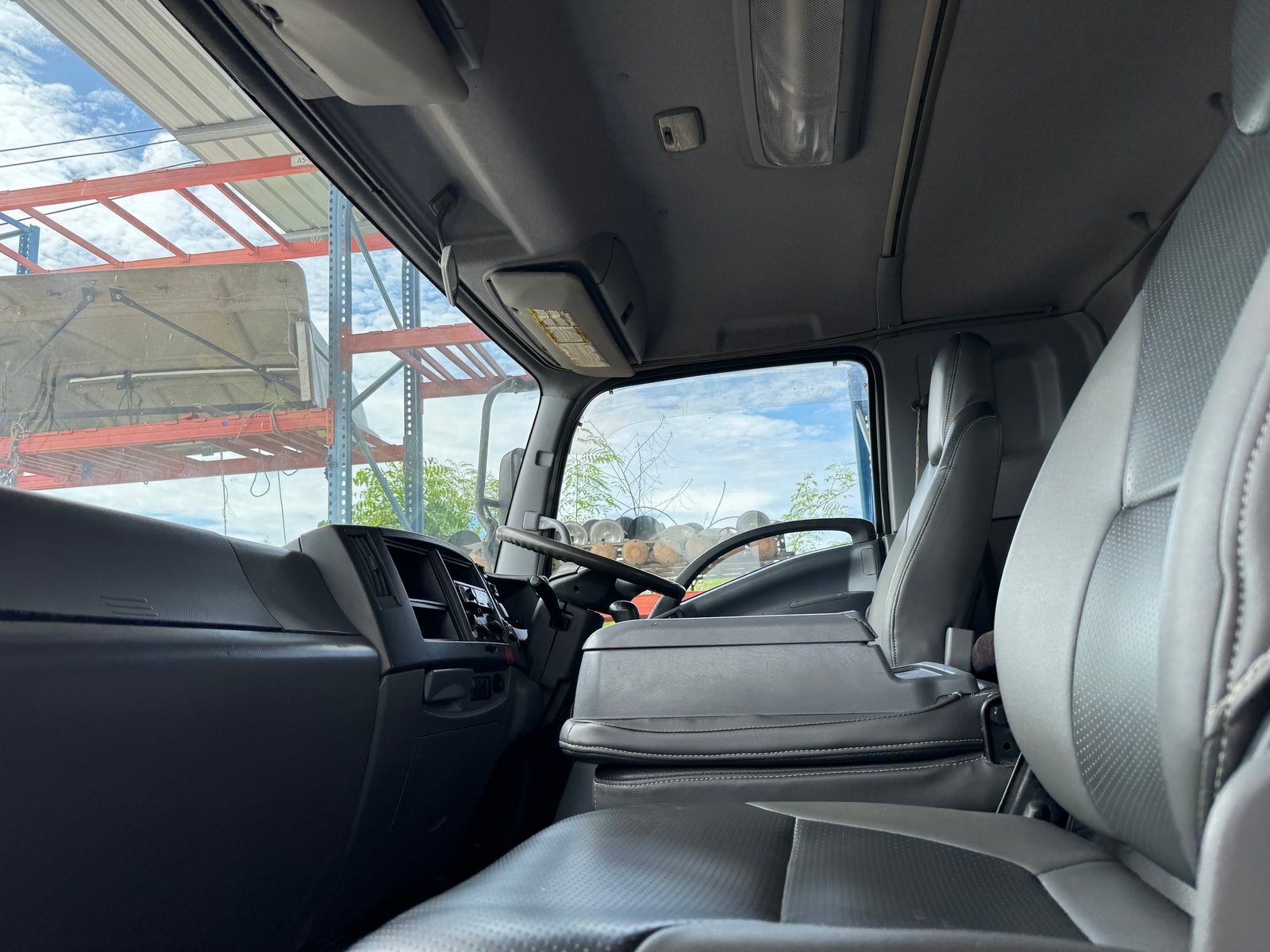 ขาย ISUZU FTR 240 สุดยอดรถบรรทุกสำหรับงานขนย้ายรถไถ – รถโฟร์คลิฟท์ พื้นเรียบ ยาว 7.5 เมตร ลิฟท์ท้าย ขาย ISUZU FTR 240 สุดยอดรถบรรทุกสำหรับงานขนย้ายรถไถ – รถโฟร์คลิฟท์ พื้นเรียบ ยาว 7.5 เมตร ลิฟท์ท้าย