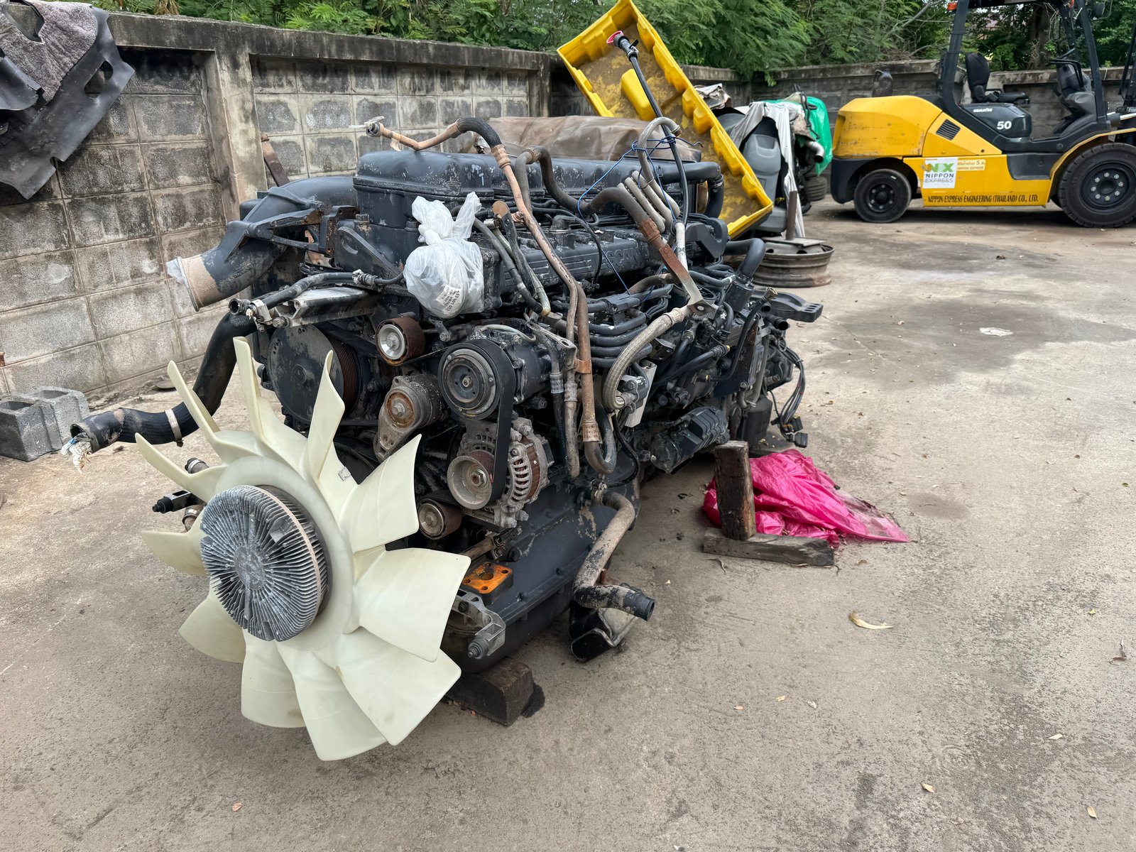 ขายเครื่องพร้อมเกียร์ scania p360 DC13 ยกลง รถศูนย์ไทยวิ่ง200,000 ขาย 330,000 อู่ช่างหน่อง
