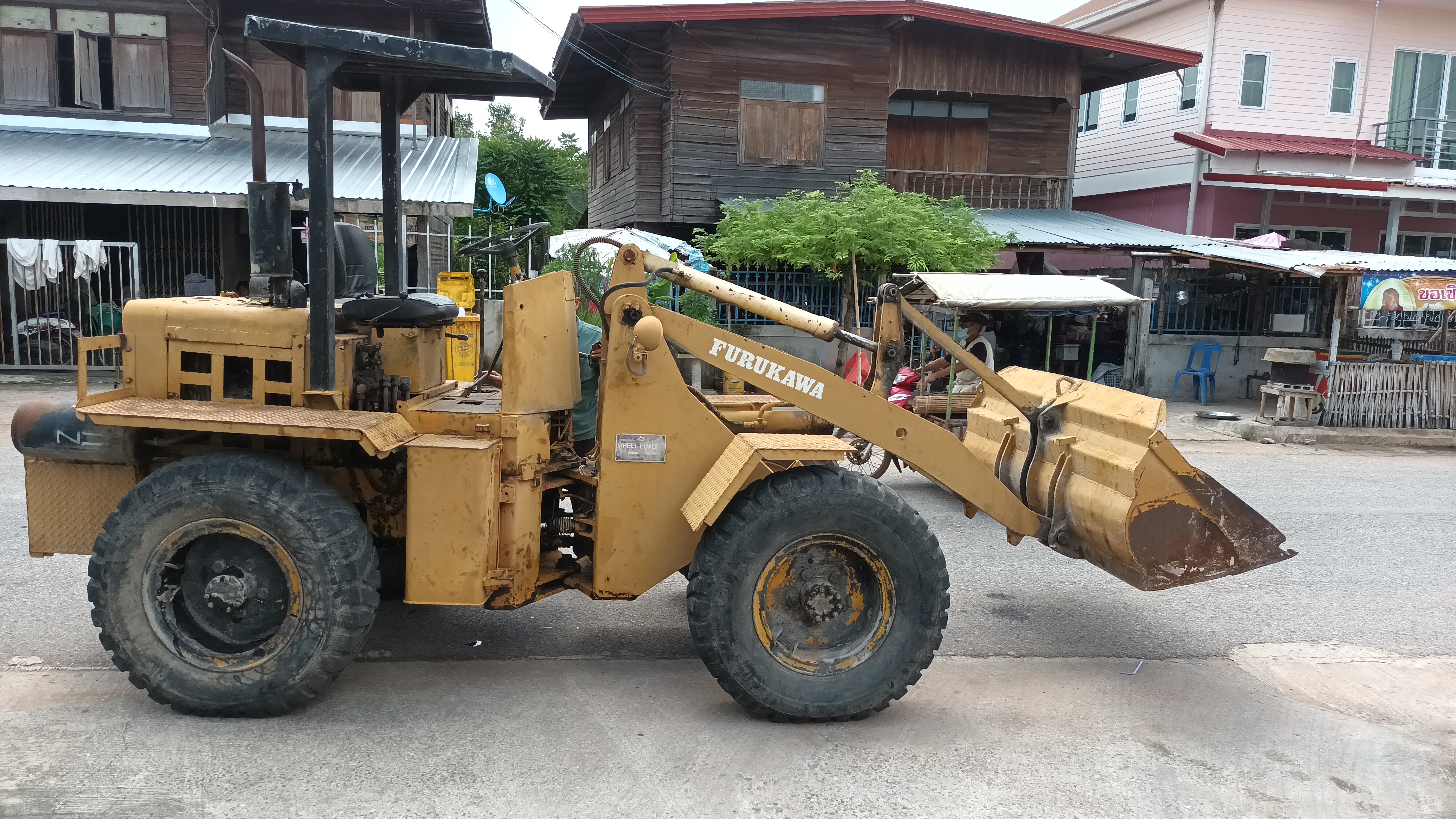 ขายรถตักล้อยาง