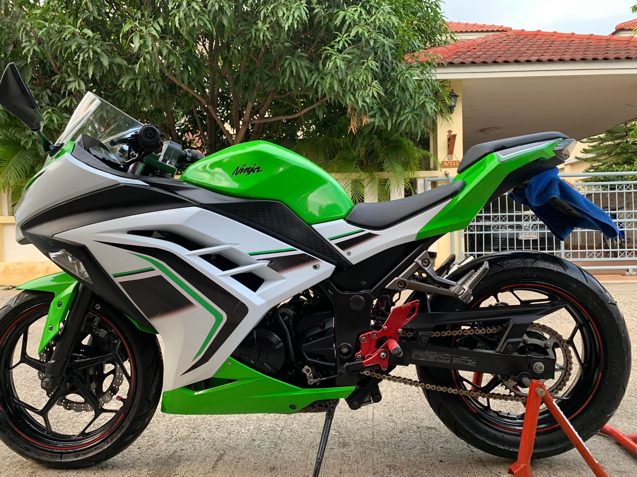 Kawasaki Ninja300 ABS สวยใส ไม่มีริ้วรอย Kawasaki Ninja300 ABS สวยใส ไม่มีริ้วรอย
