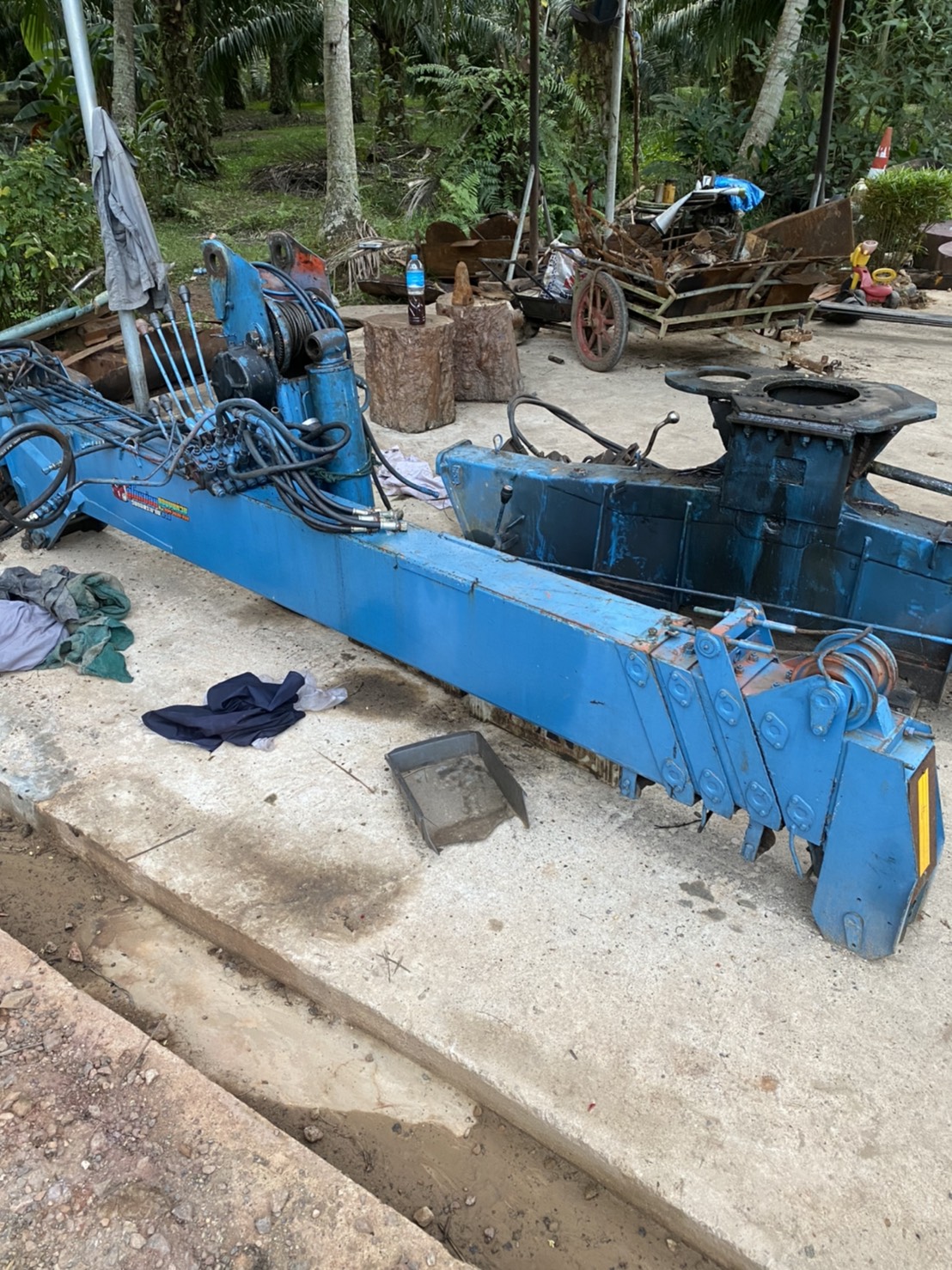 ขายด่วน เครนไมด้า 1ปอก4ชัก เอวร้าว ยกลง ระบบอื่นปรกติ ขาเหลี่ยม ขายตามสภาพเพียง 85000