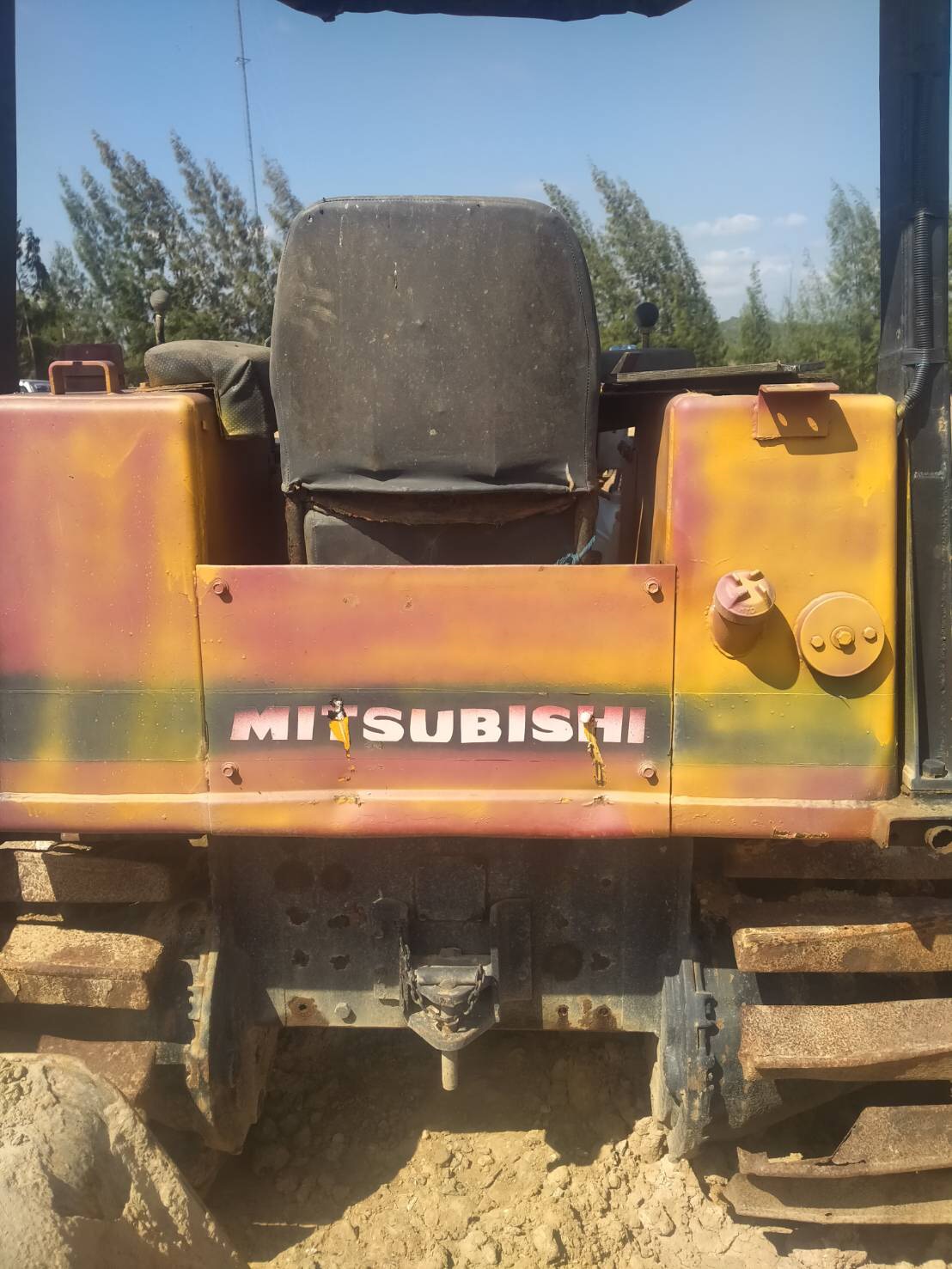 ขายด่วน เหมารถแทคเตอร์ 2คัน mitsu d20 ตีน1เมตร คู่komatsu d20 ตีน80 เครื่องติดใช้งานได้ 2 คัน เพียง ขายด่วน เหมารถแทคเตอร์ 2คัน mitsu d20 ตีน1เมตร คู่komatsu d20 ตีน80 เครื่องติดใช้งานได้ 2 คัน เพียง